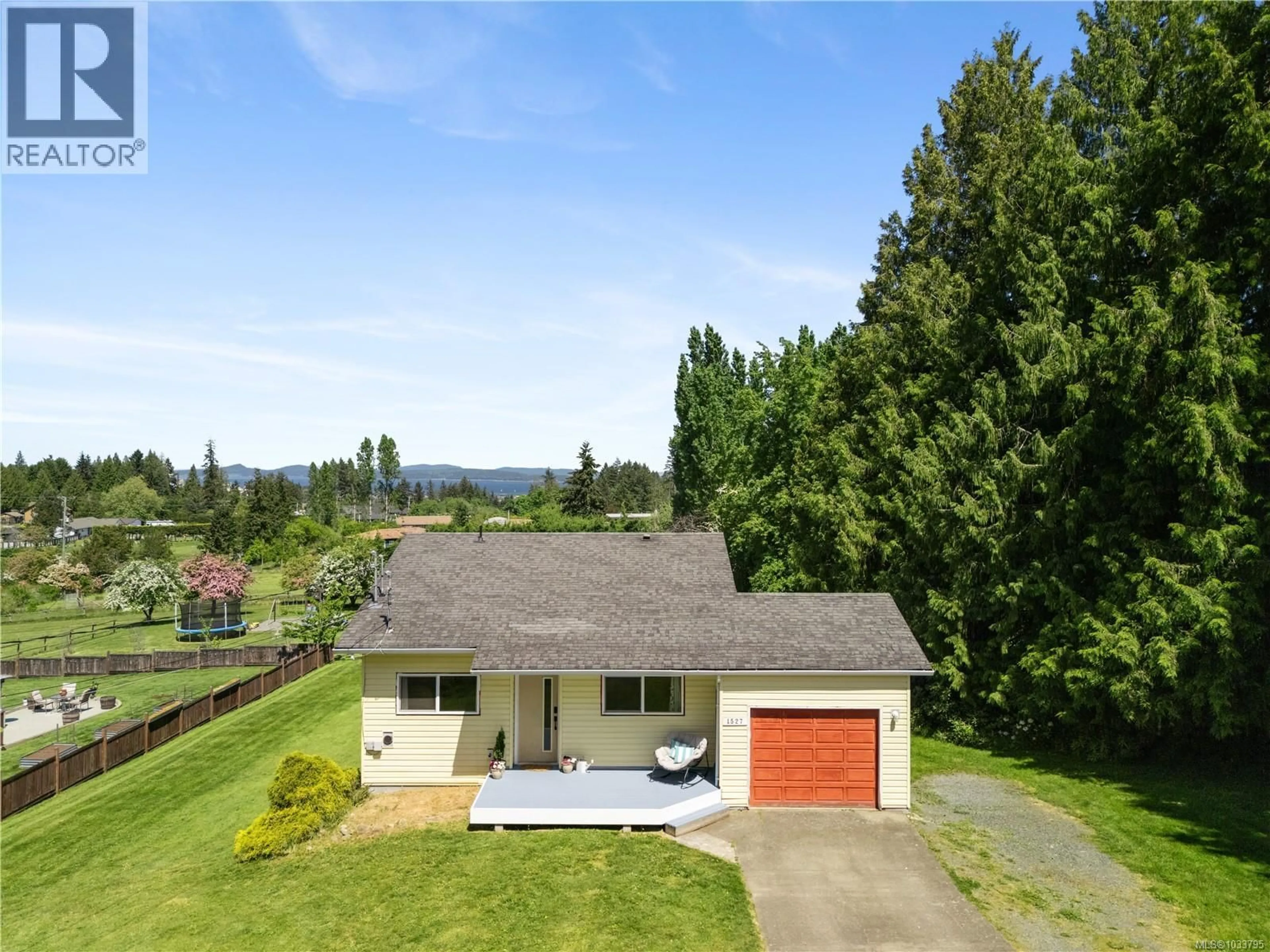 A pic from outside/outdoor area/front of a property/back of a property/a pic from drone, unknown for 1527 CHILCO ROAD, Crofton British Columbia V0R1R0