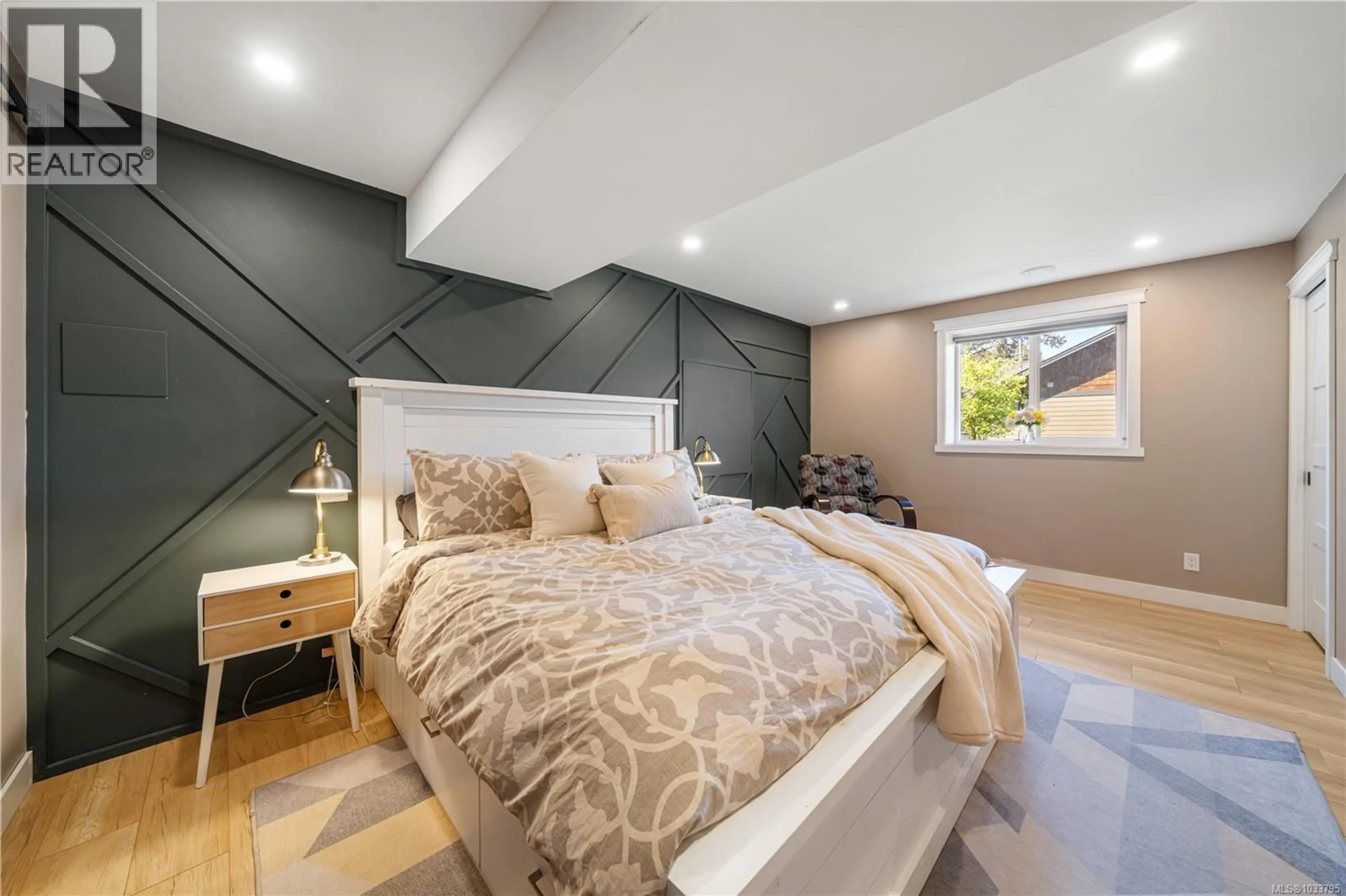 Bedroom with bed, unknown for 1527 CHILCO ROAD, Crofton British Columbia V0R1R0