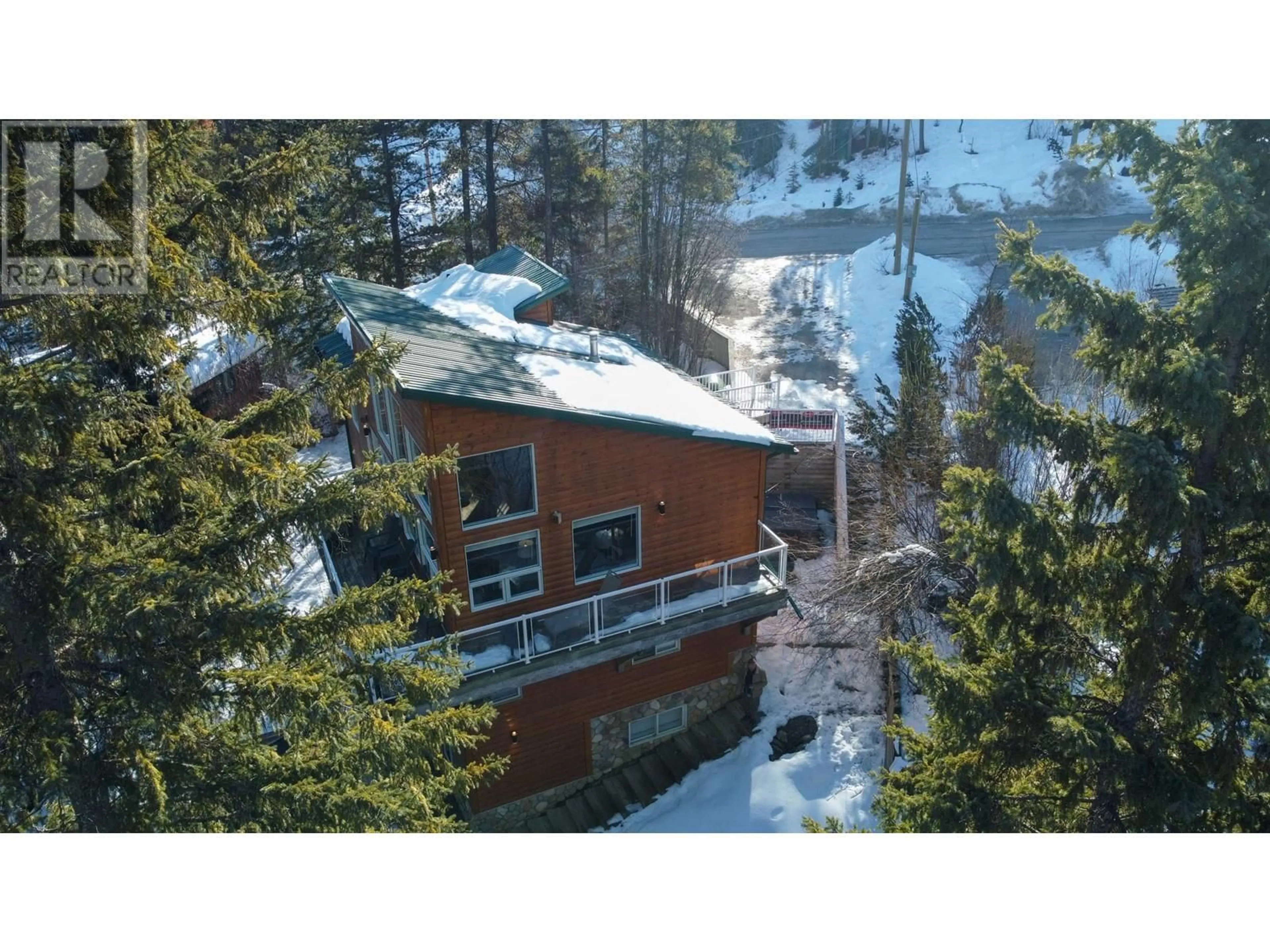 A pic from outside/outdoor area/front of a property/back of a property/a pic from drone, unknown for 2136 PANORAMA Drive, Panorama British Columbia V0A1T0