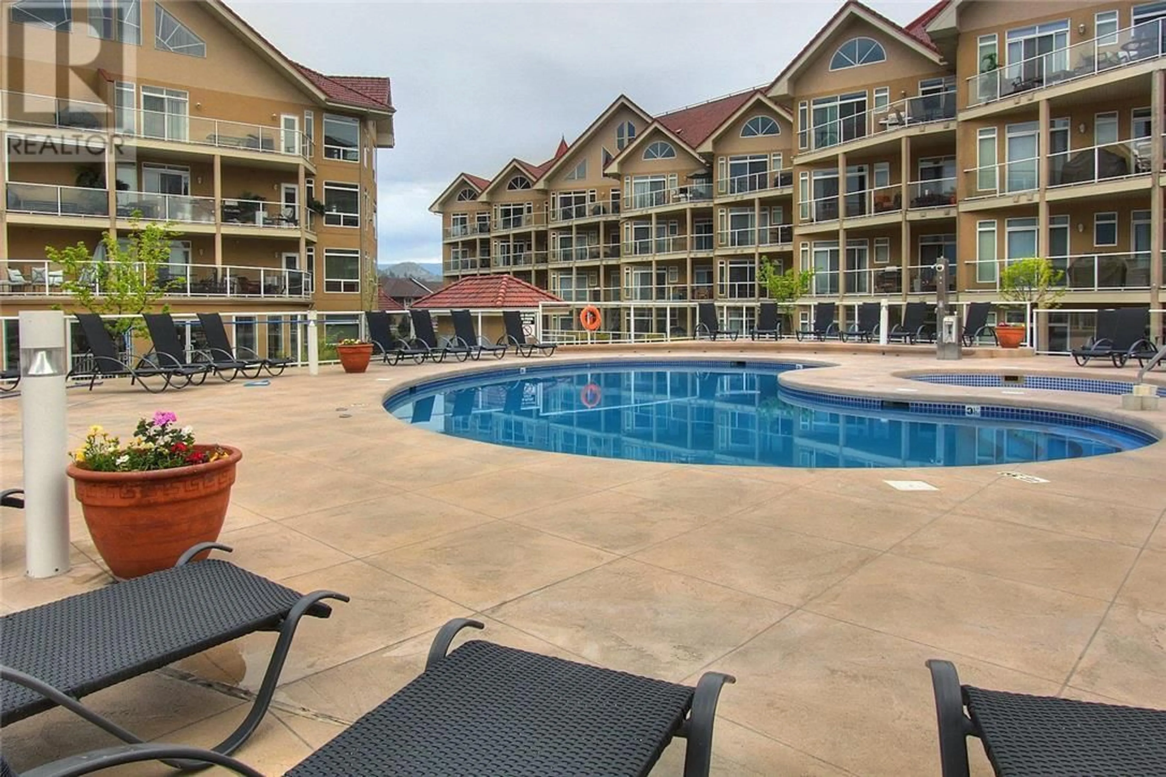 Pool for 432 - 1088 SUNSET DRIVE, Kelowna British Columbia