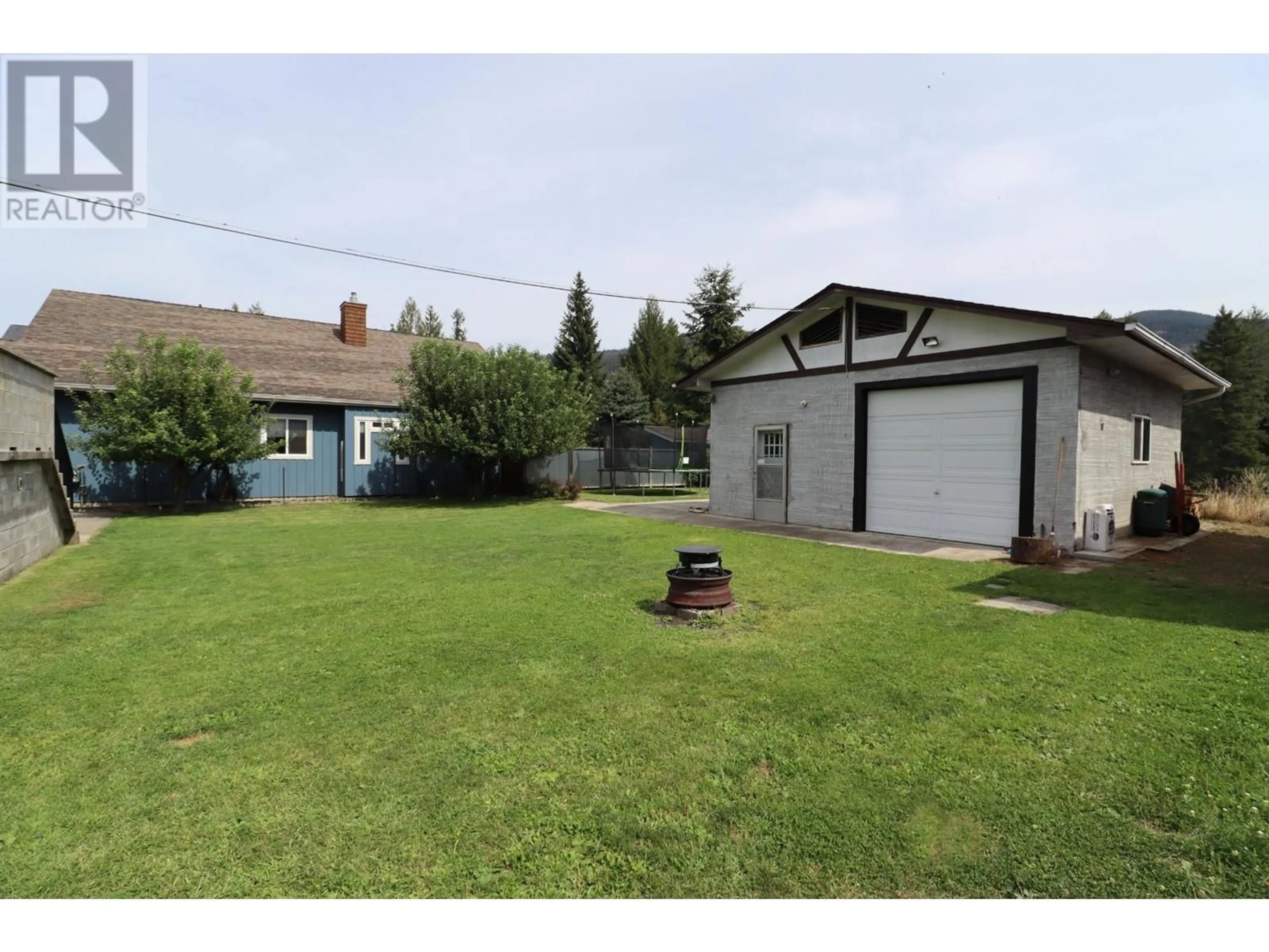 A pic from outside/outdoor area/front of a property/back of a property/a pic from drone, street for 40 CHASE ROAD, Christina Lake British Columbia V0H1E0