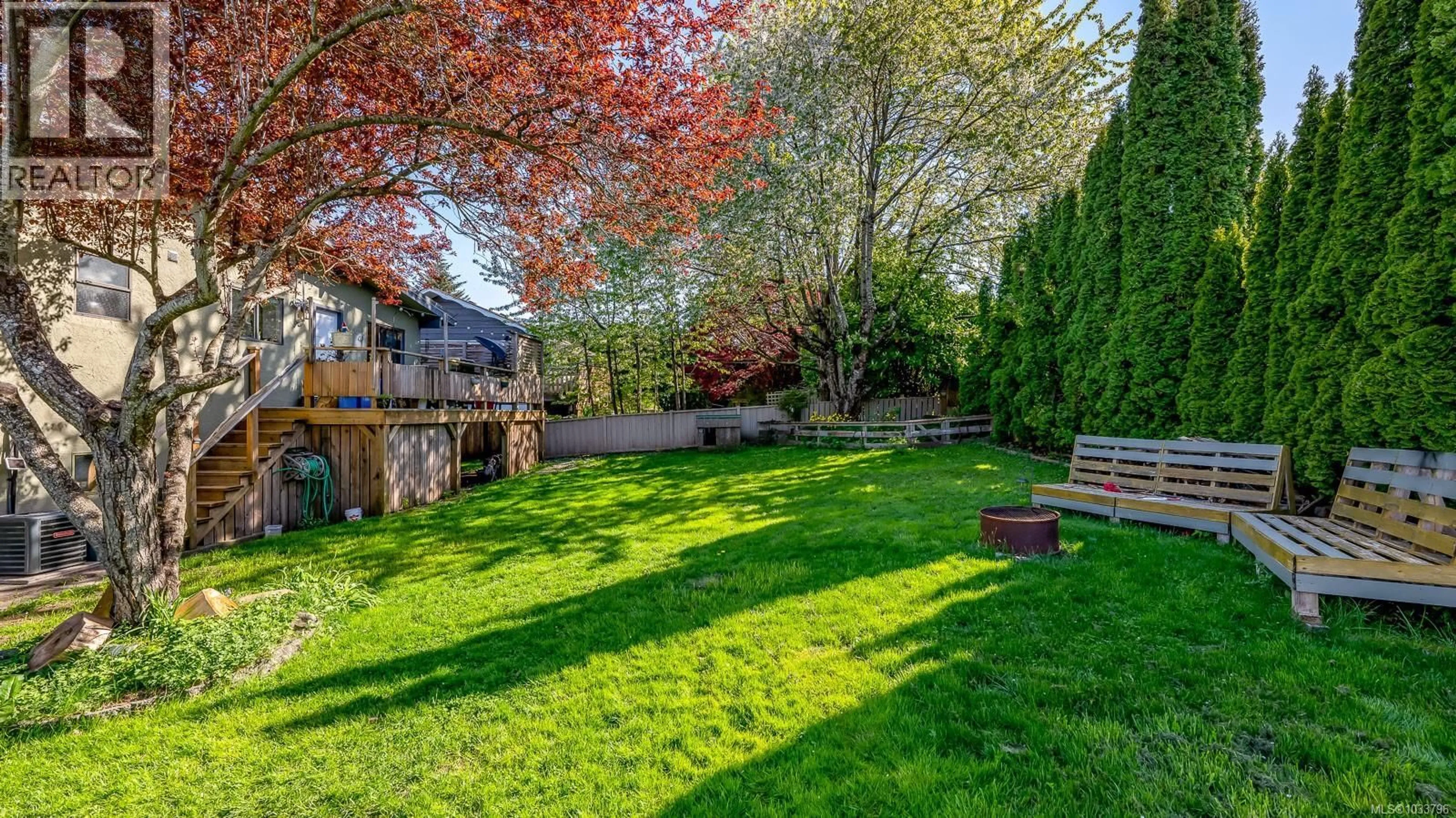 Patio, street for 1068 RUBY ROAD, Campbell River British Columbia V9W1M8