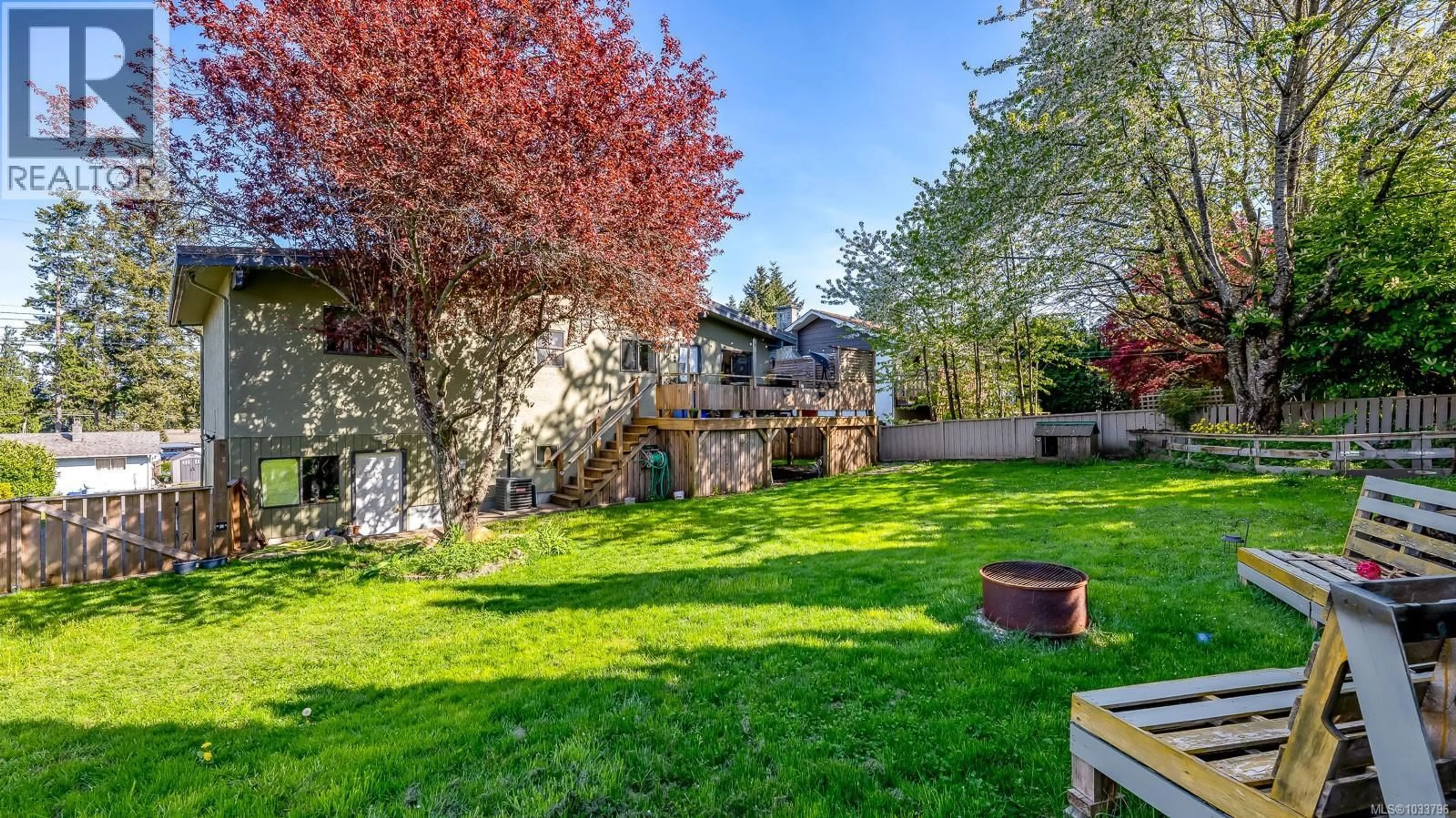 A pic from outside/outdoor area/front of a property/back of a property/a pic from drone, street for 1068 RUBY ROAD, Campbell River British Columbia V9W1M8