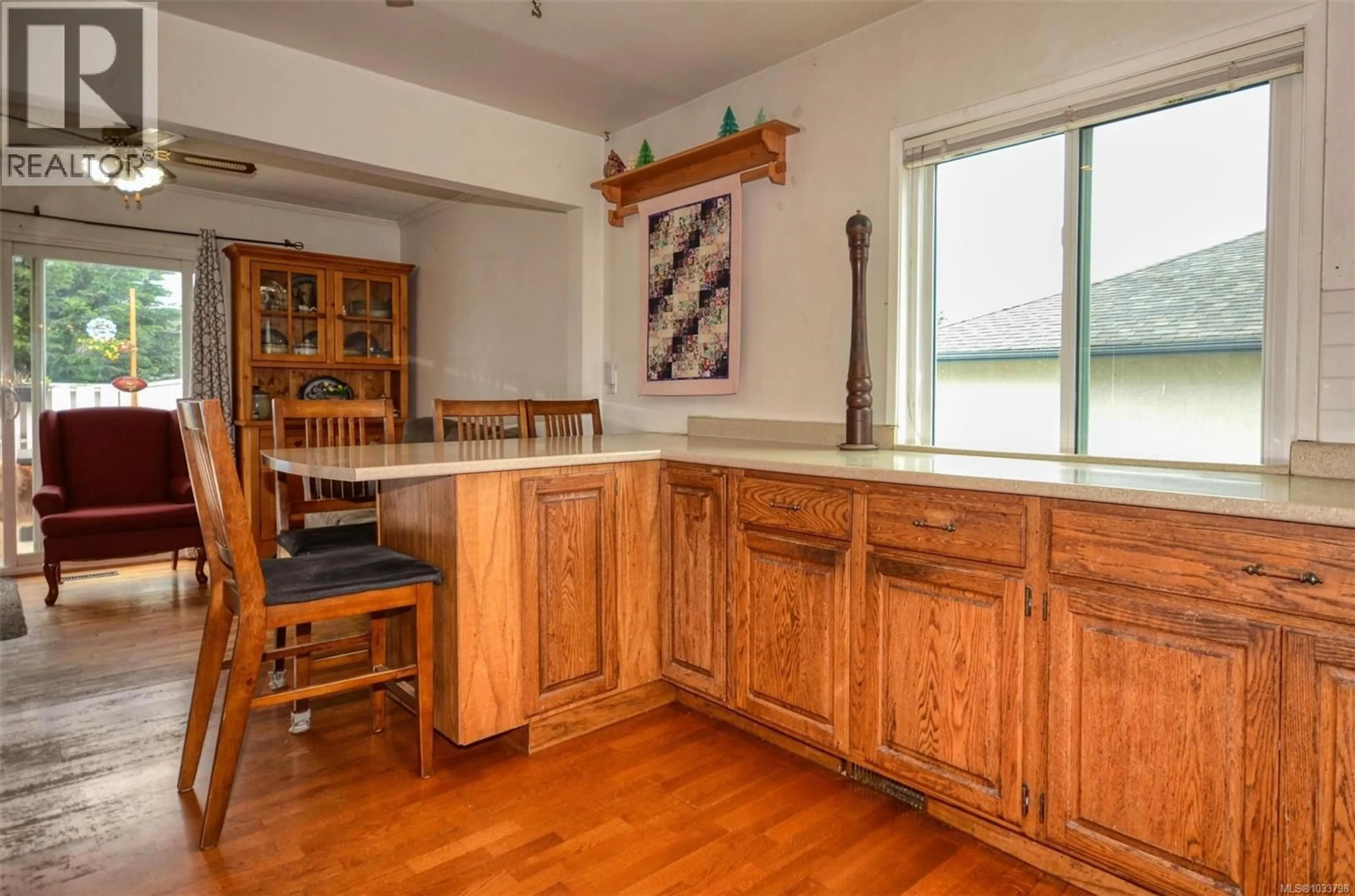 Standard kitchen, wood/laminate floor for 1809 LAVAL AVENUE, Saanich British Columbia V8N1M9