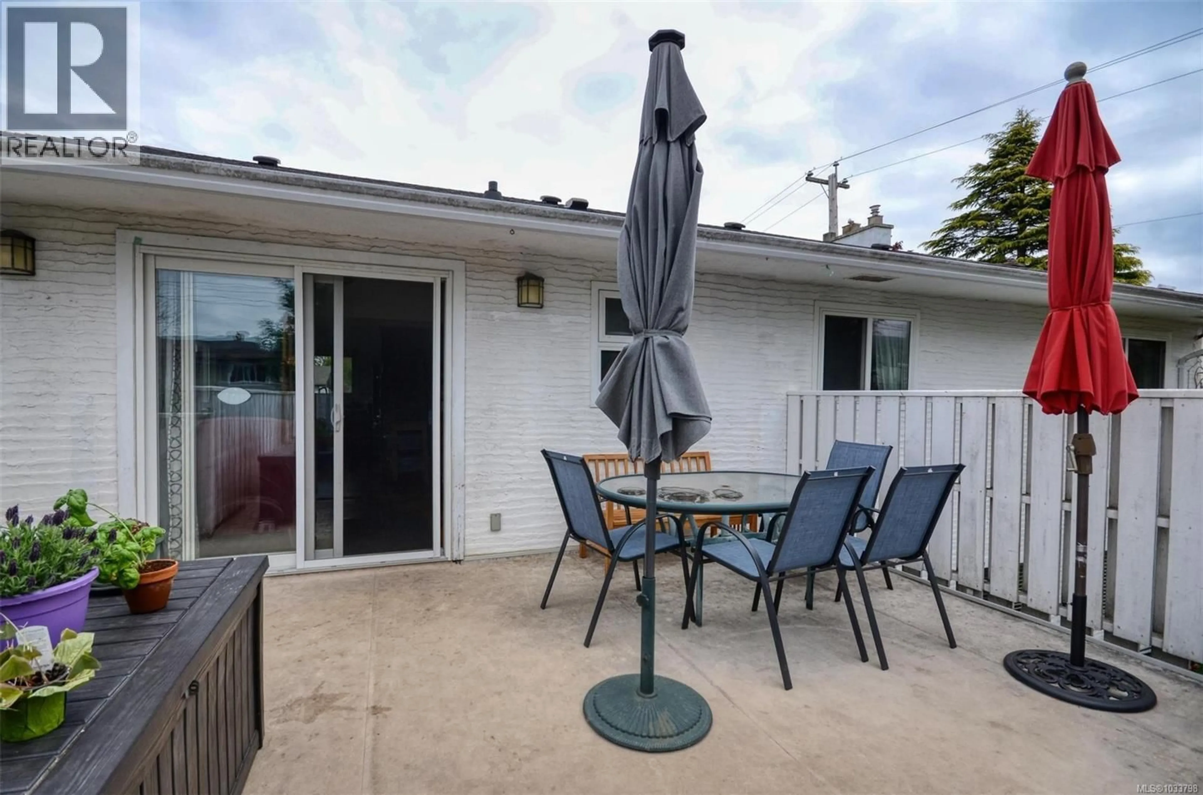 Patio, water/lake/river/ocean view for 1809 LAVAL AVENUE, Saanich British Columbia V8N1M9