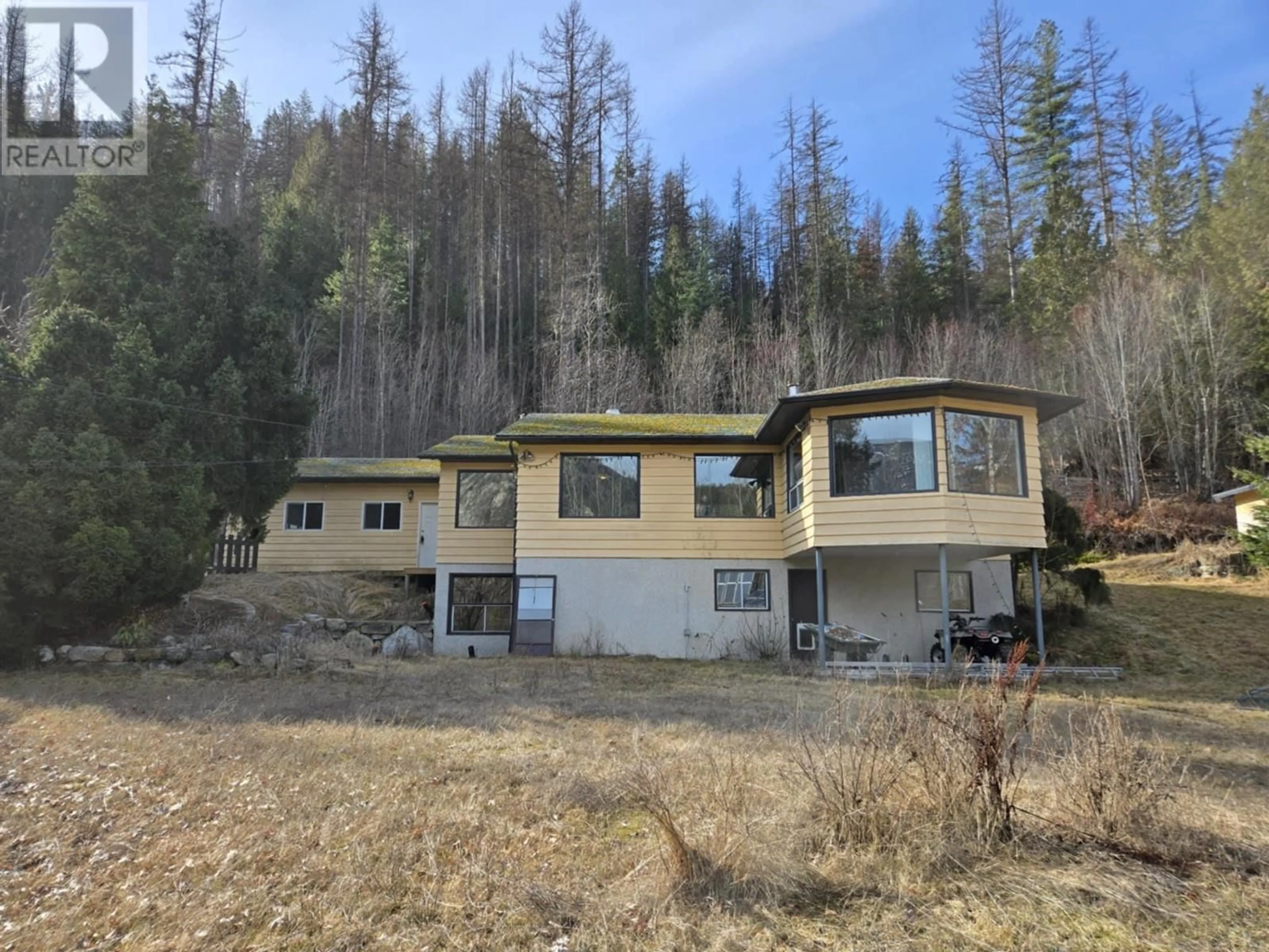 A pic from outside/outdoor area/front of a property/back of a property/a pic from drone, unknown for 1660 Arrow Lakes Drive, Castlegar British Columbia V1N3N3