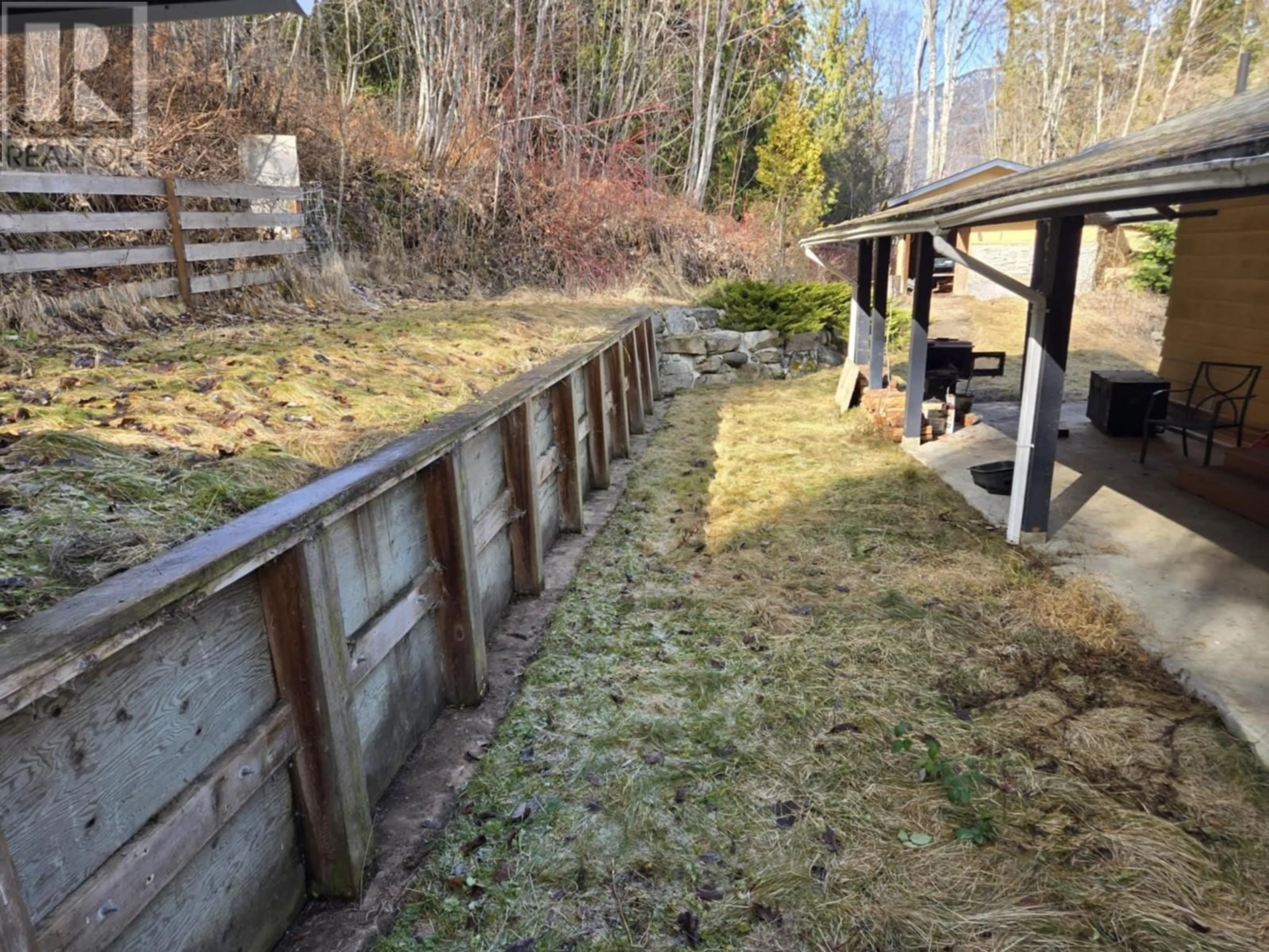 A pic from outside/outdoor area/front of a property/back of a property/a pic from drone, unknown for 1660 Arrow Lakes Drive, Castlegar British Columbia V1N3N3