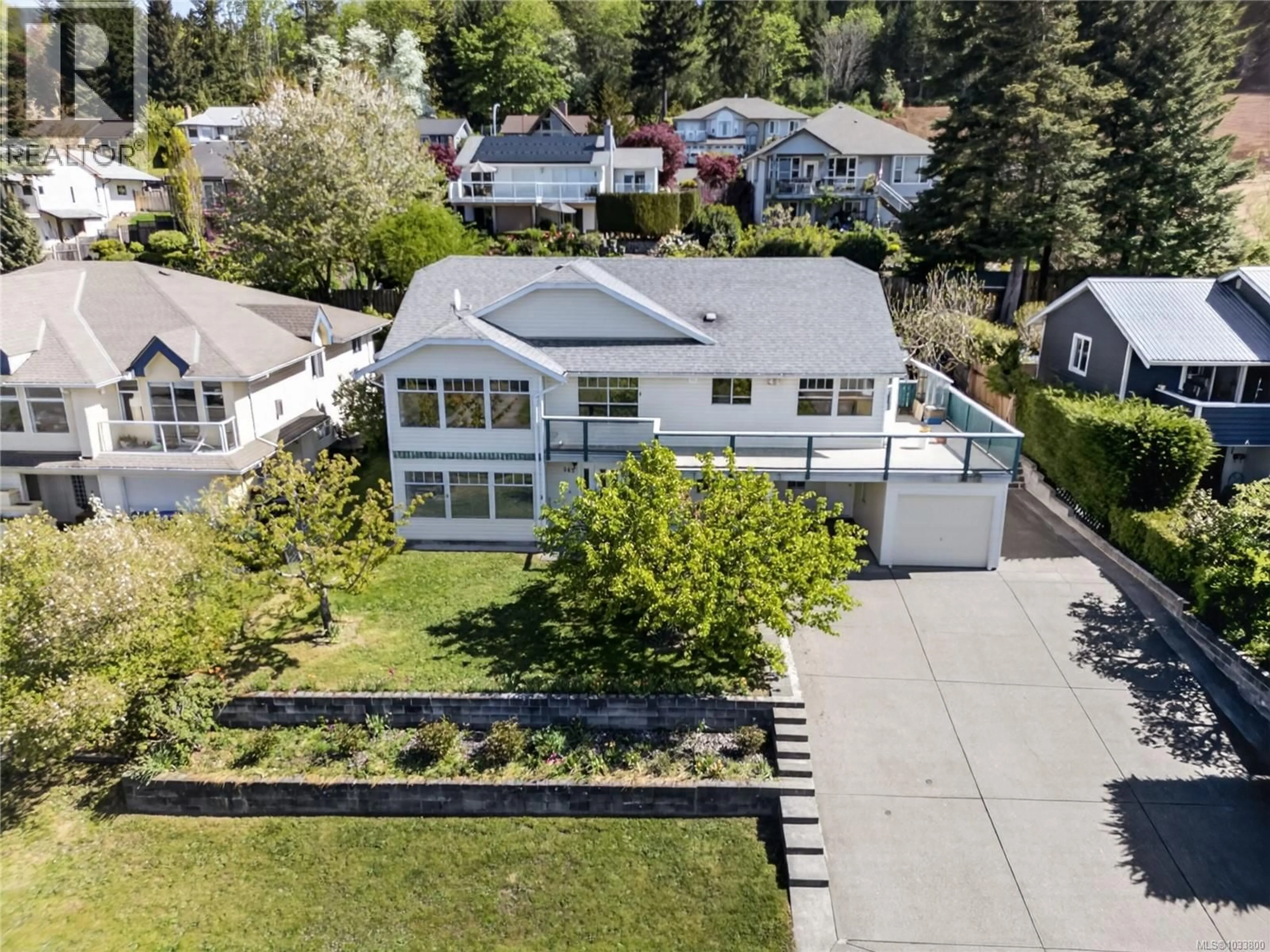 A pic from outside/outdoor area/front of a property/back of a property/a pic from drone, street for 365 PANORAMA CRESCENT, Courtenay British Columbia V9N6Y7