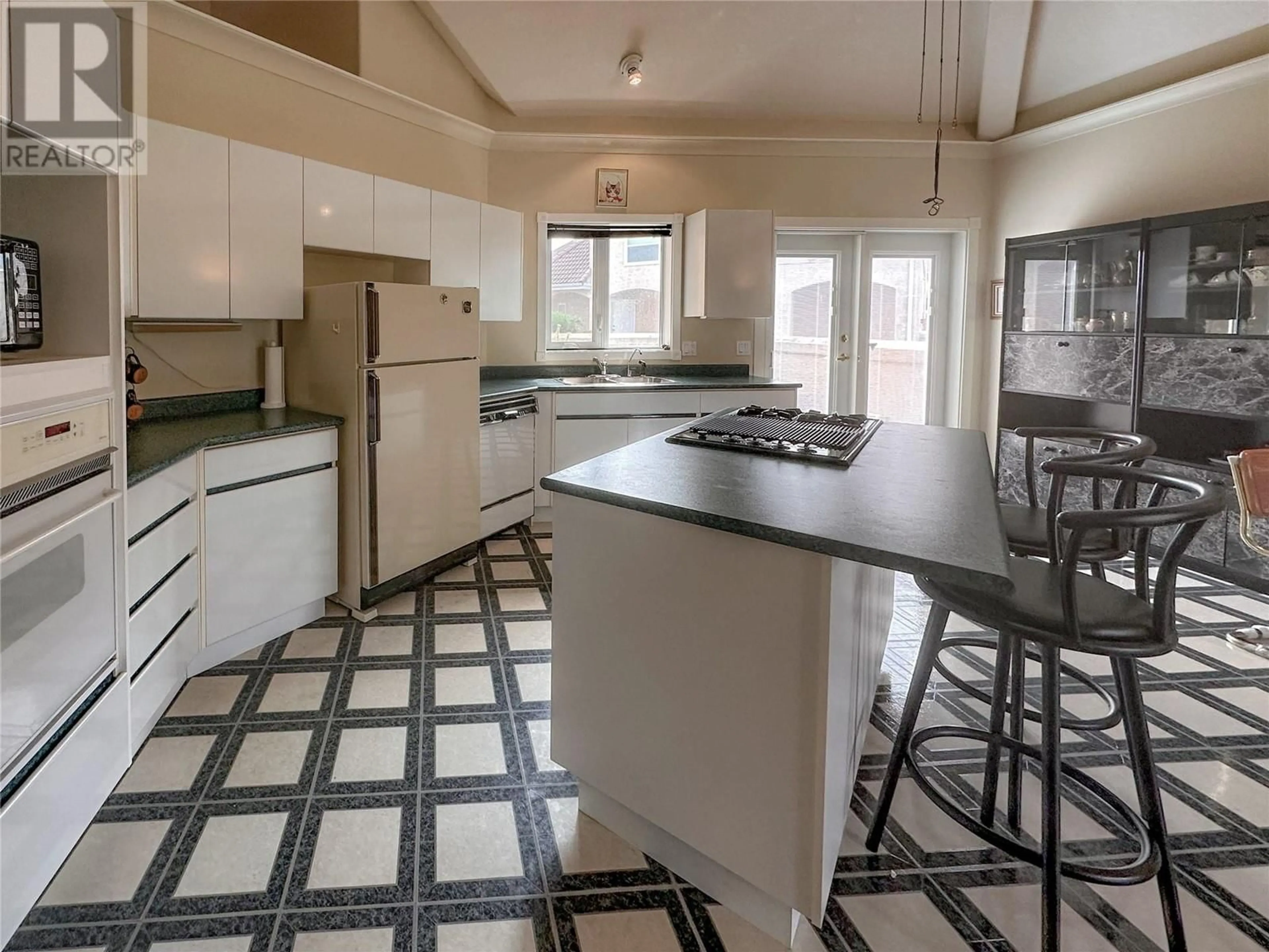 Open concept kitchen, ceramic/tile floor for 101 - 45 HUDSONS BAY TRAIL, Kamloops British Columbia V2C6N5