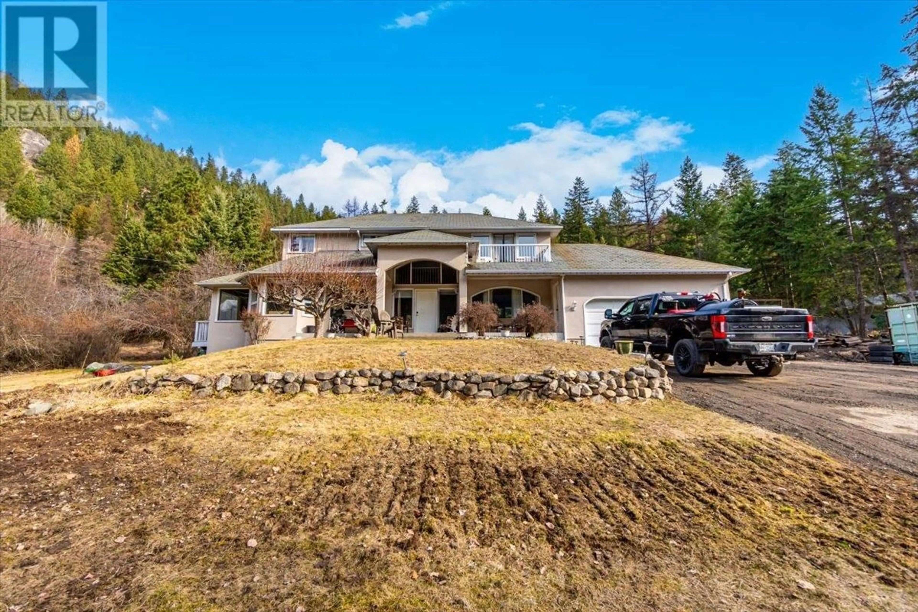 A pic from outside/outdoor area/front of a property/back of a property/a pic from drone, unknown for 5407 ALLENDALE CRESCENT, Castlegar British Columbia V1N4V8