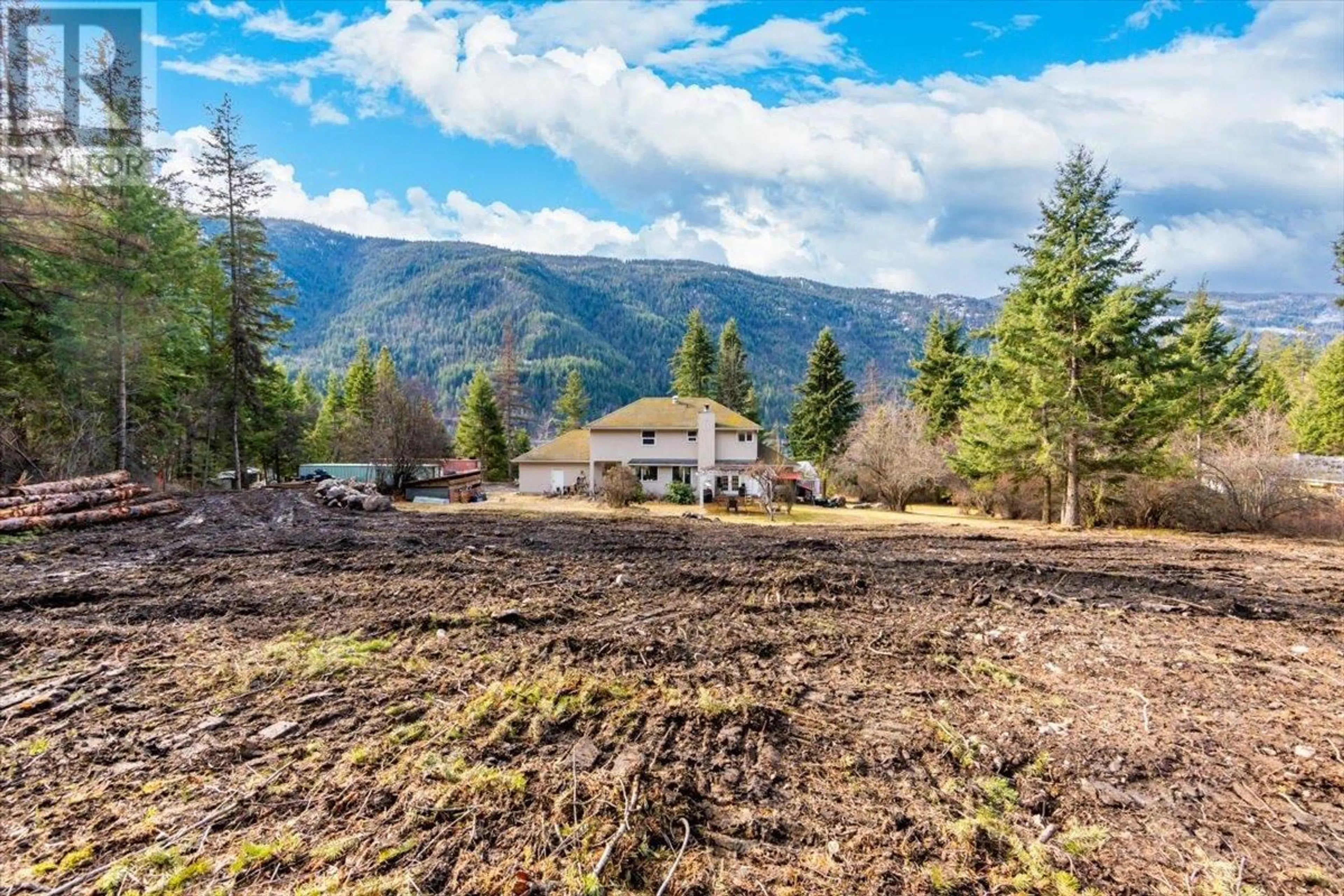 A pic from outside/outdoor area/front of a property/back of a property/a pic from drone, mountain view for 5407 ALLENDALE CRESCENT, Castlegar British Columbia V1N4V8