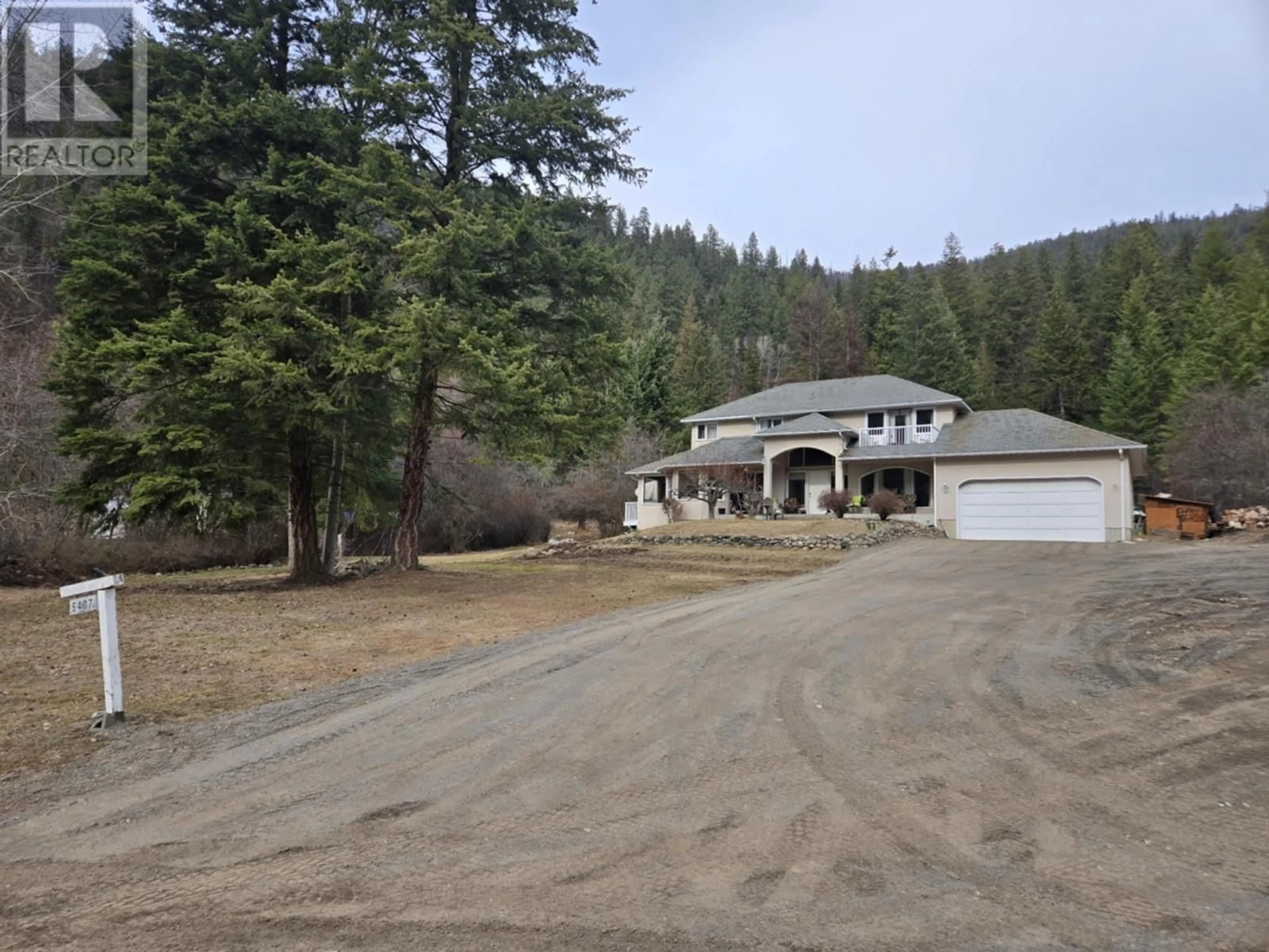 A pic from outside/outdoor area/front of a property/back of a property/a pic from drone, unknown for 5407 ALLENDALE Crescent, Castlegar British Columbia V1N4V8