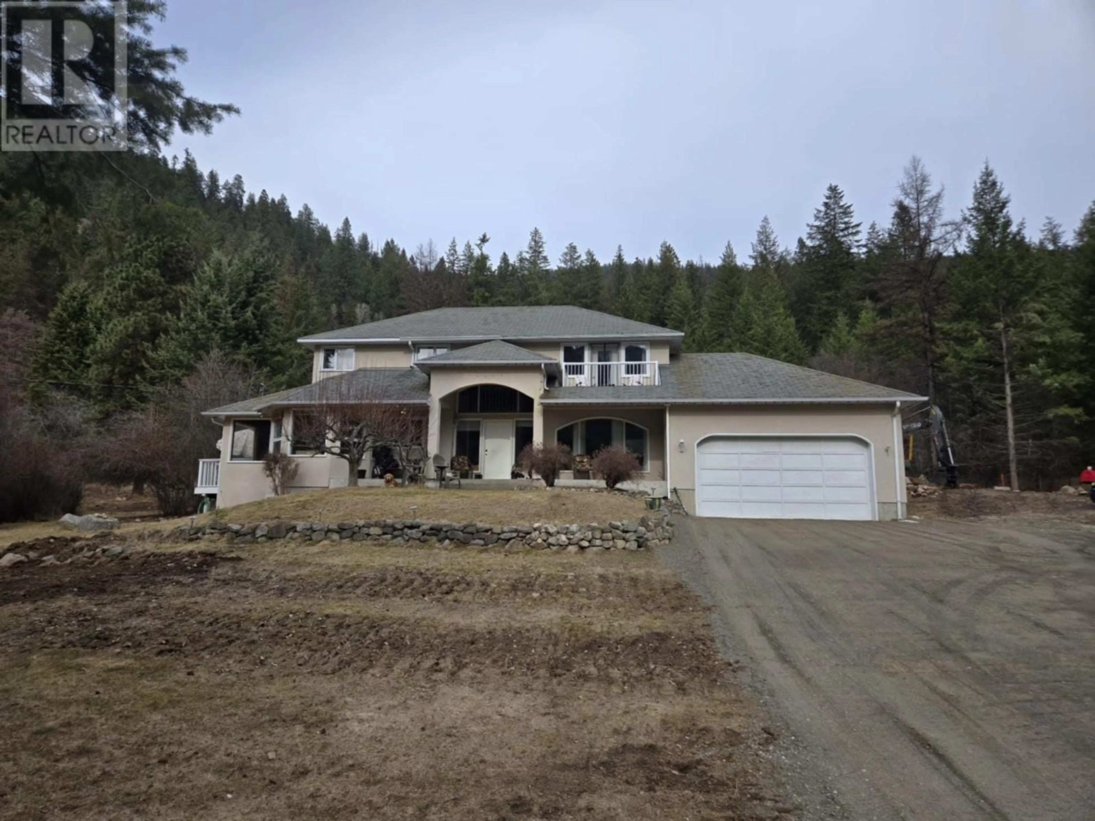 A pic from outside/outdoor area/front of a property/back of a property/a pic from drone, unknown for 5407 ALLENDALE Crescent, Castlegar British Columbia V1N4V8