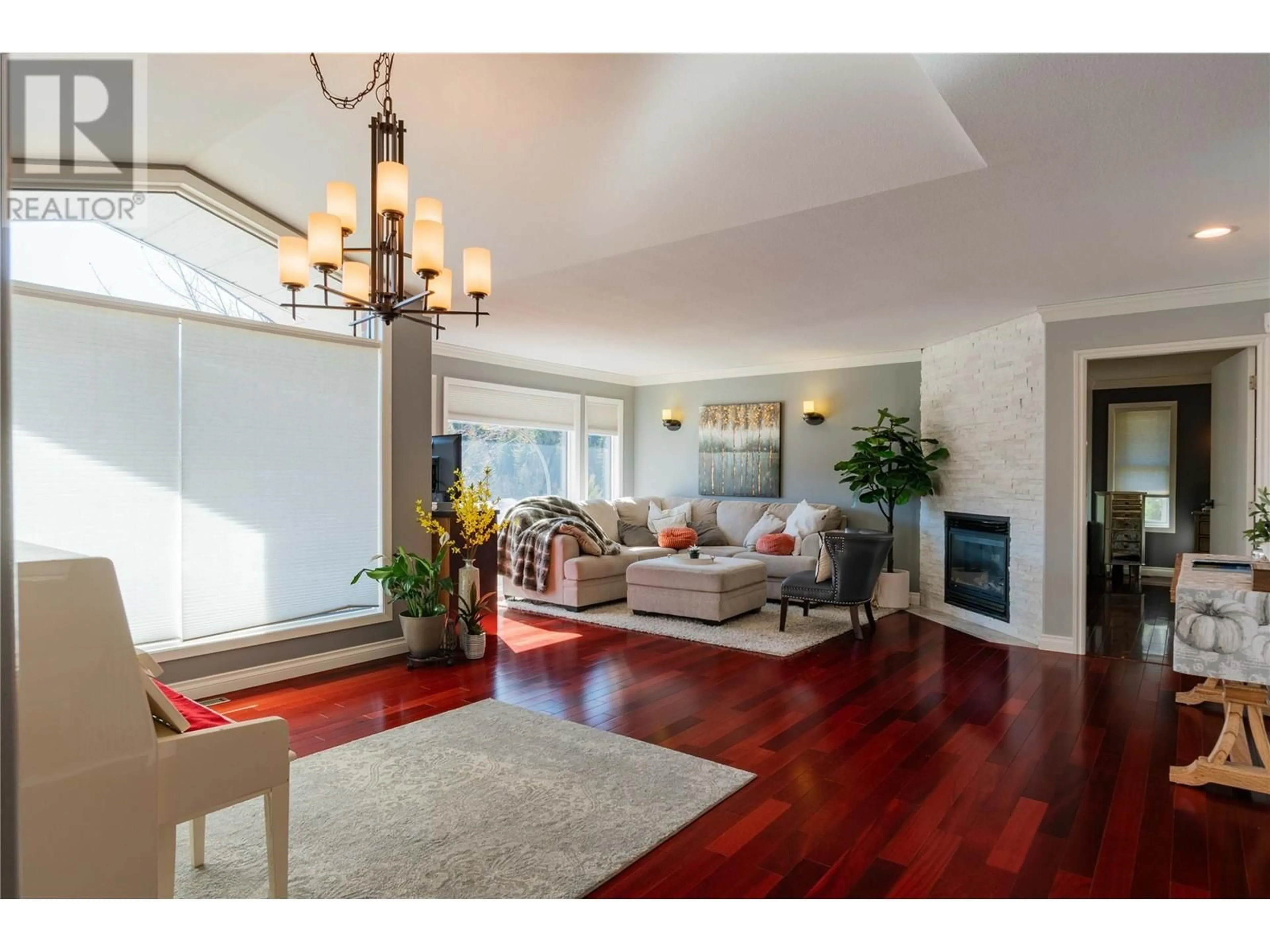 Living room with furniture, wood/laminate floor for 2381 MCBRIDE STREET, Trail British Columbia V1R3A6