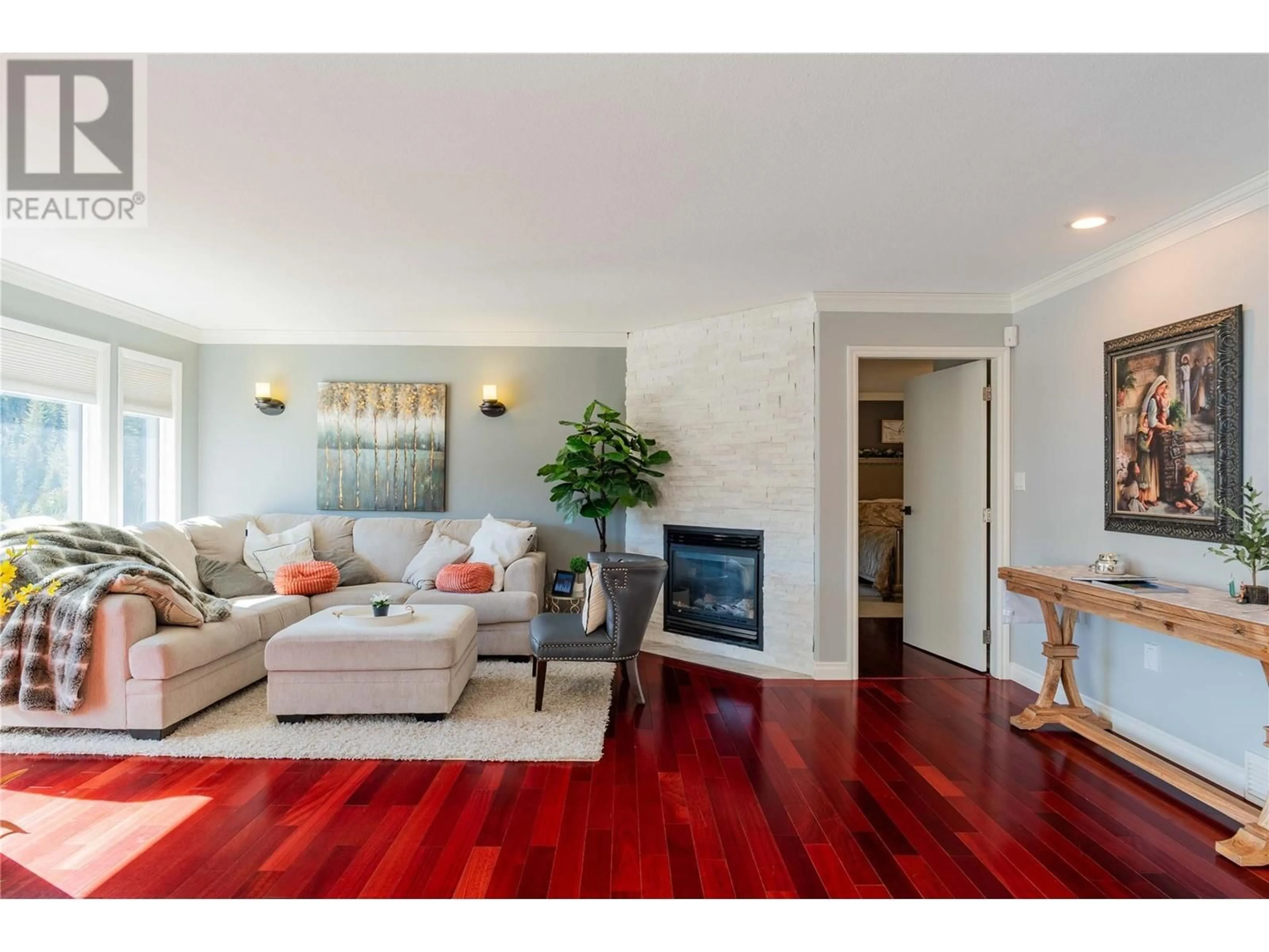 Living room with furniture, wood/laminate floor for 2381 MCBRIDE STREET, Trail British Columbia V1R3A6