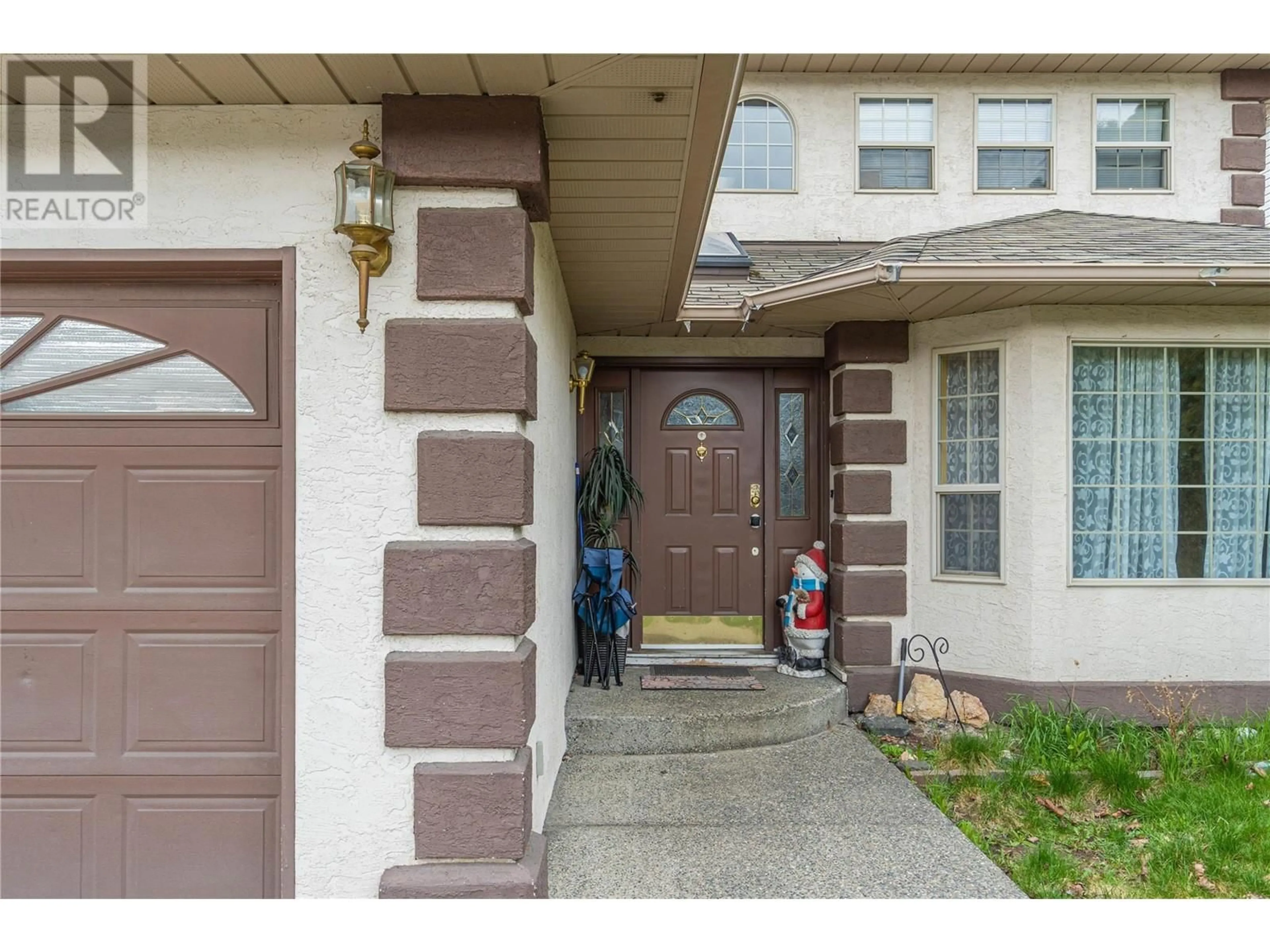 Indoor entryway for 2086 TOMLINSON COURT, Kamloops British Columbia V2E2M7