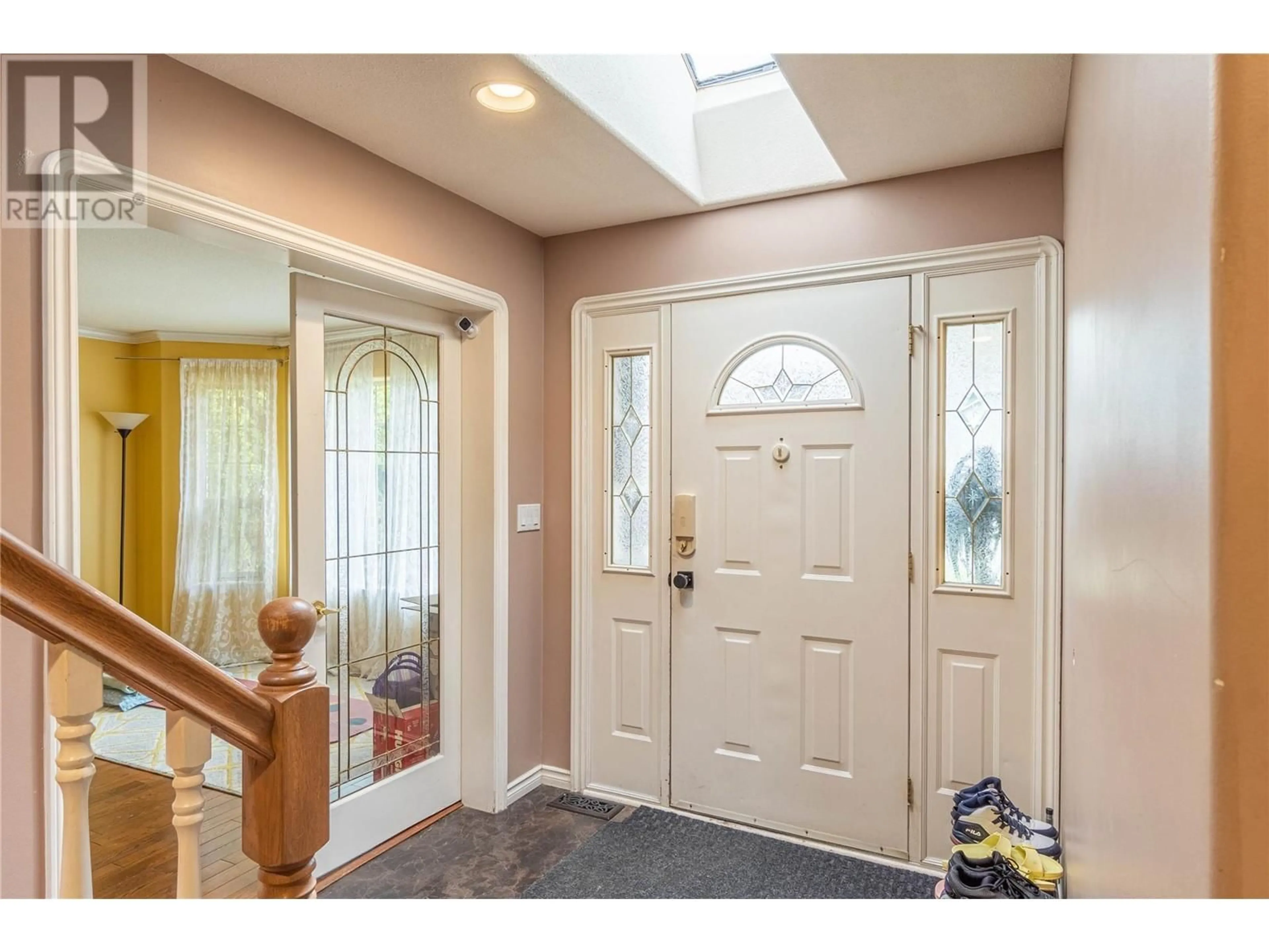 Indoor entryway for 2086 TOMLINSON COURT, Kamloops British Columbia V2E2M7