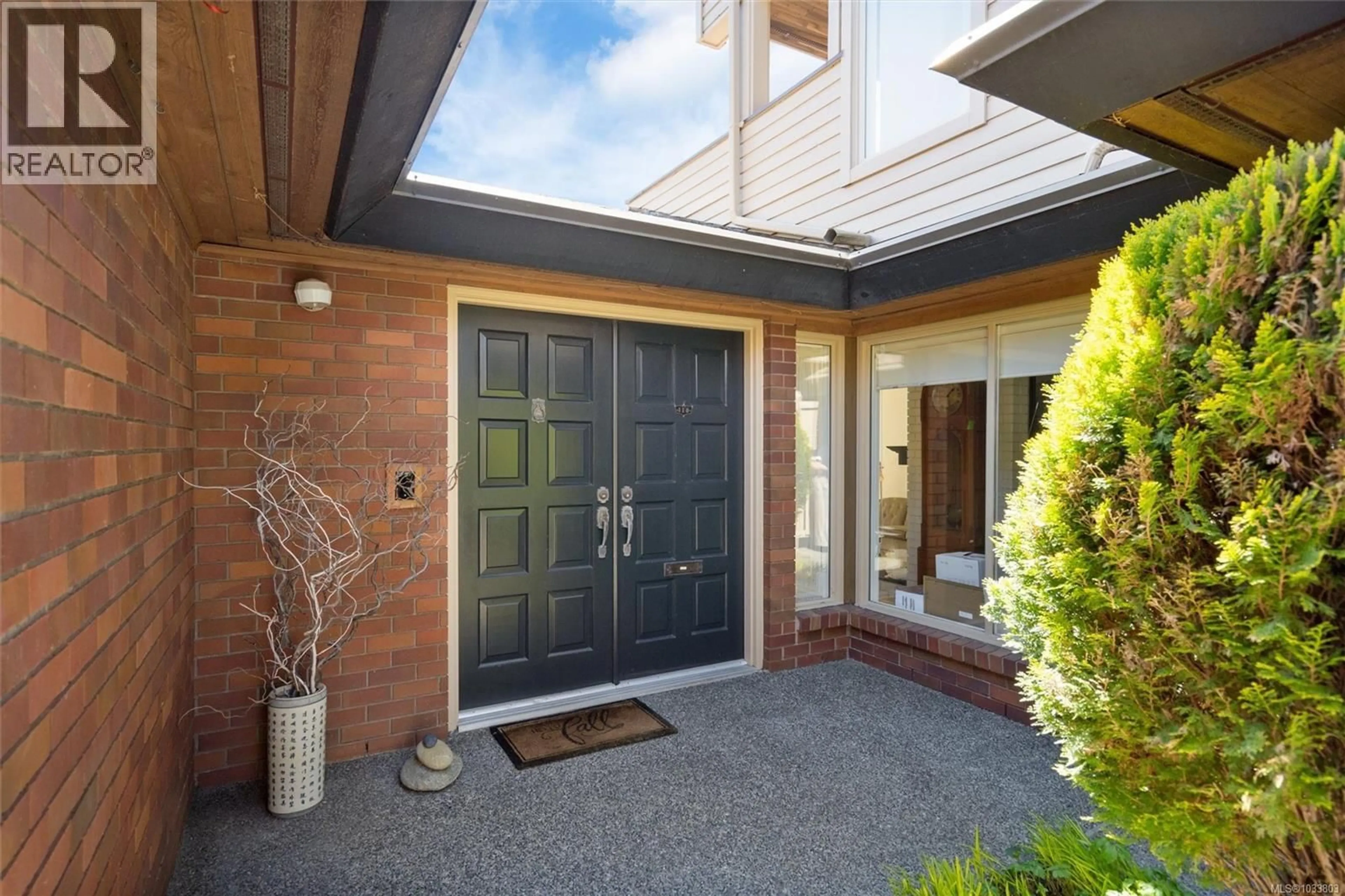 Unknown for 118 - 2345 CEDAR HILL CROSS ROAD, Oak Bay British Columbia V8P5M8