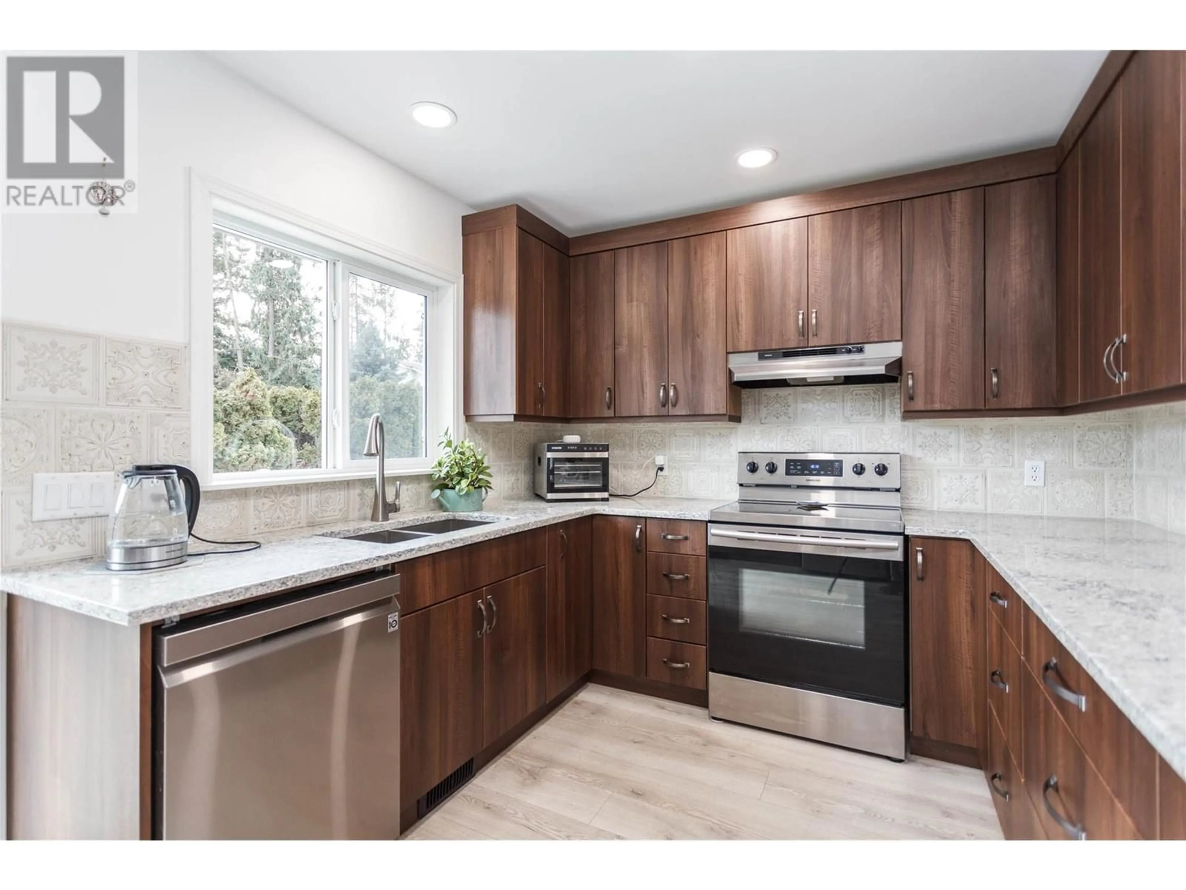 Open concept kitchen, unknown for 2250 Linea Crescent Lot# 10, Lumby British Columbia V0E2G0