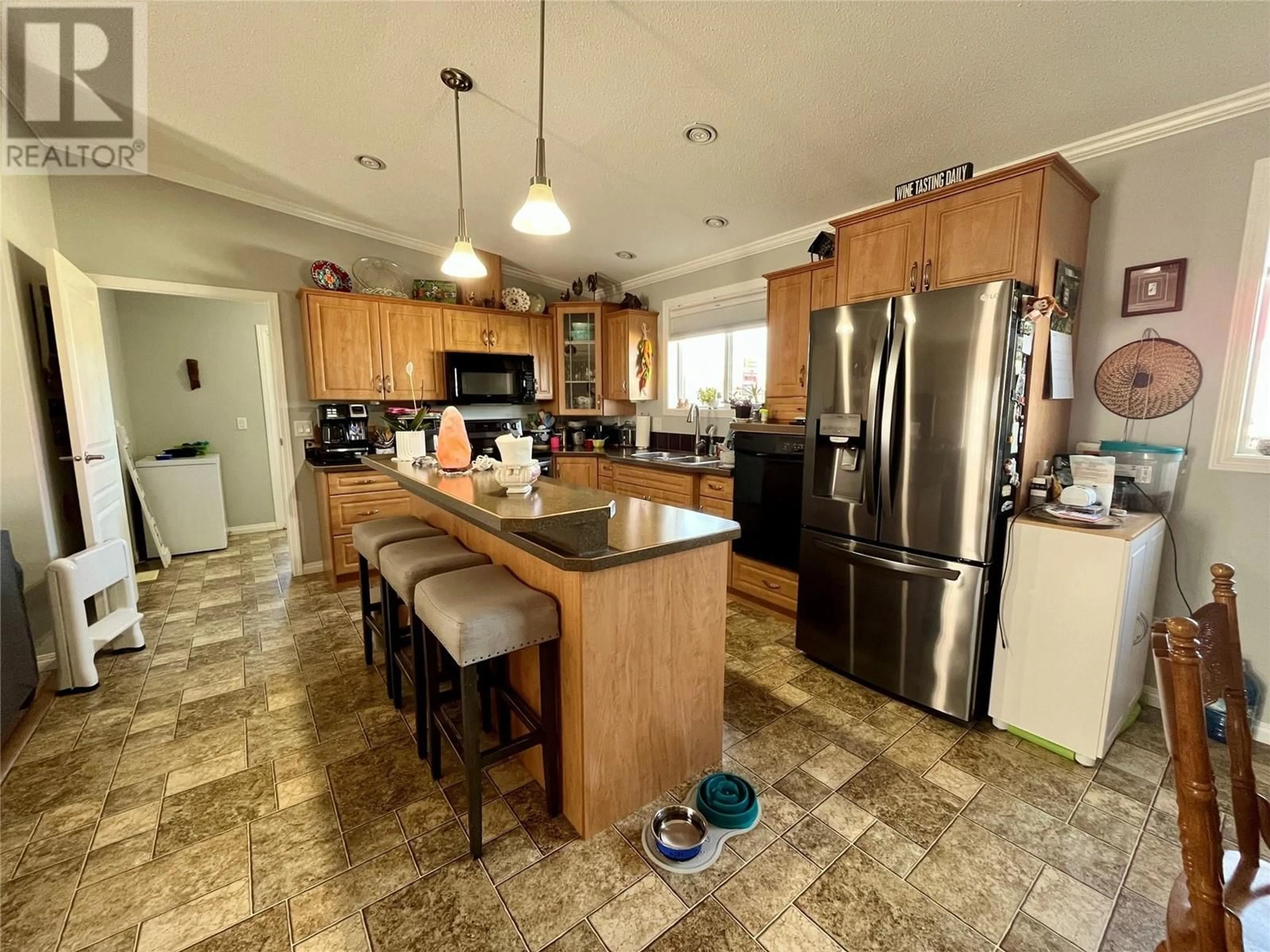 Open concept kitchen, ceramic/tile floor for 720 105 Avenue, Dawson Creek British Columbia V1G2K6