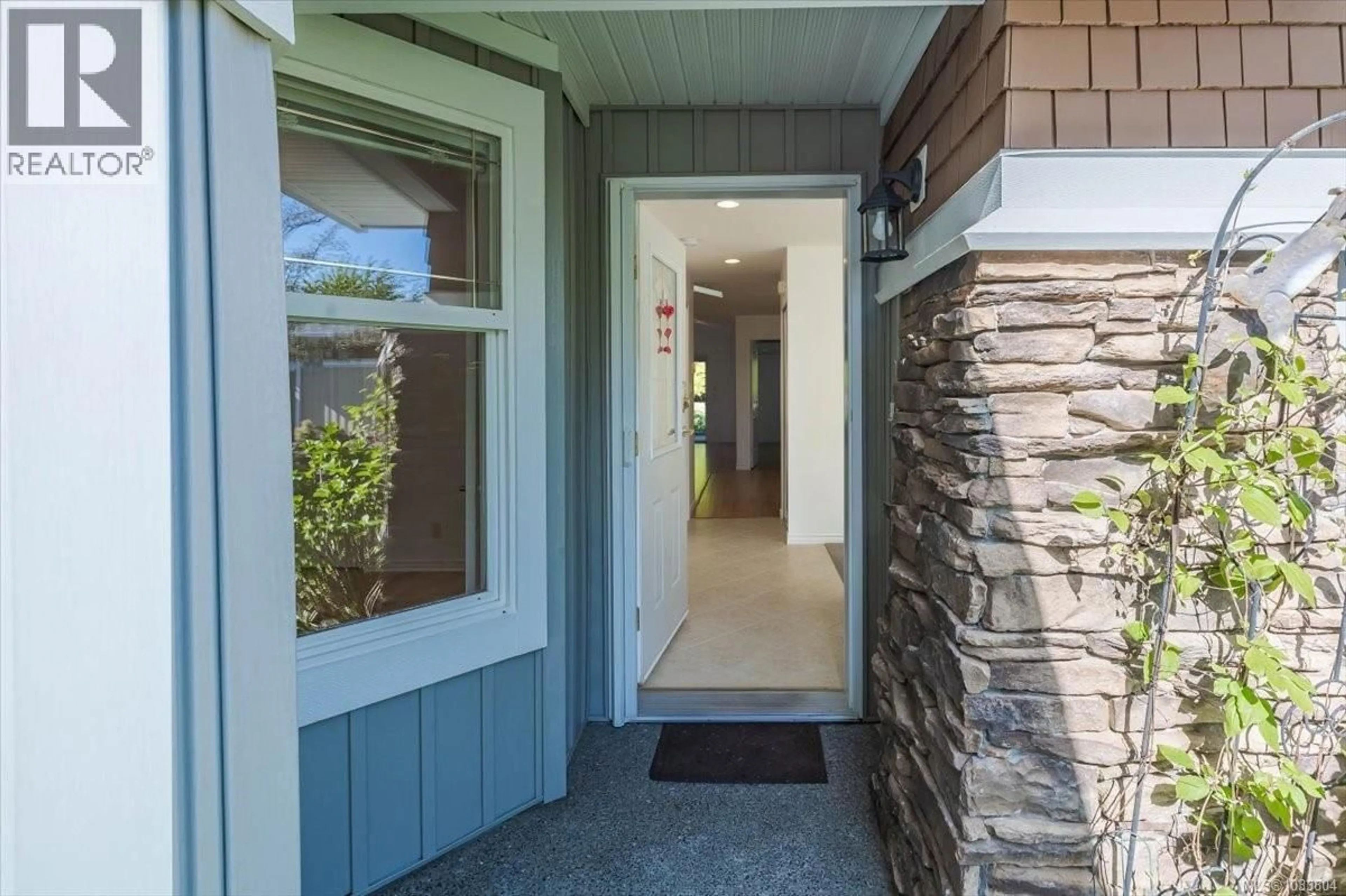 Indoor entryway for 114 - 1919 ST. ANDREWS PLACE, Courtenay British Columbia V9N9J4