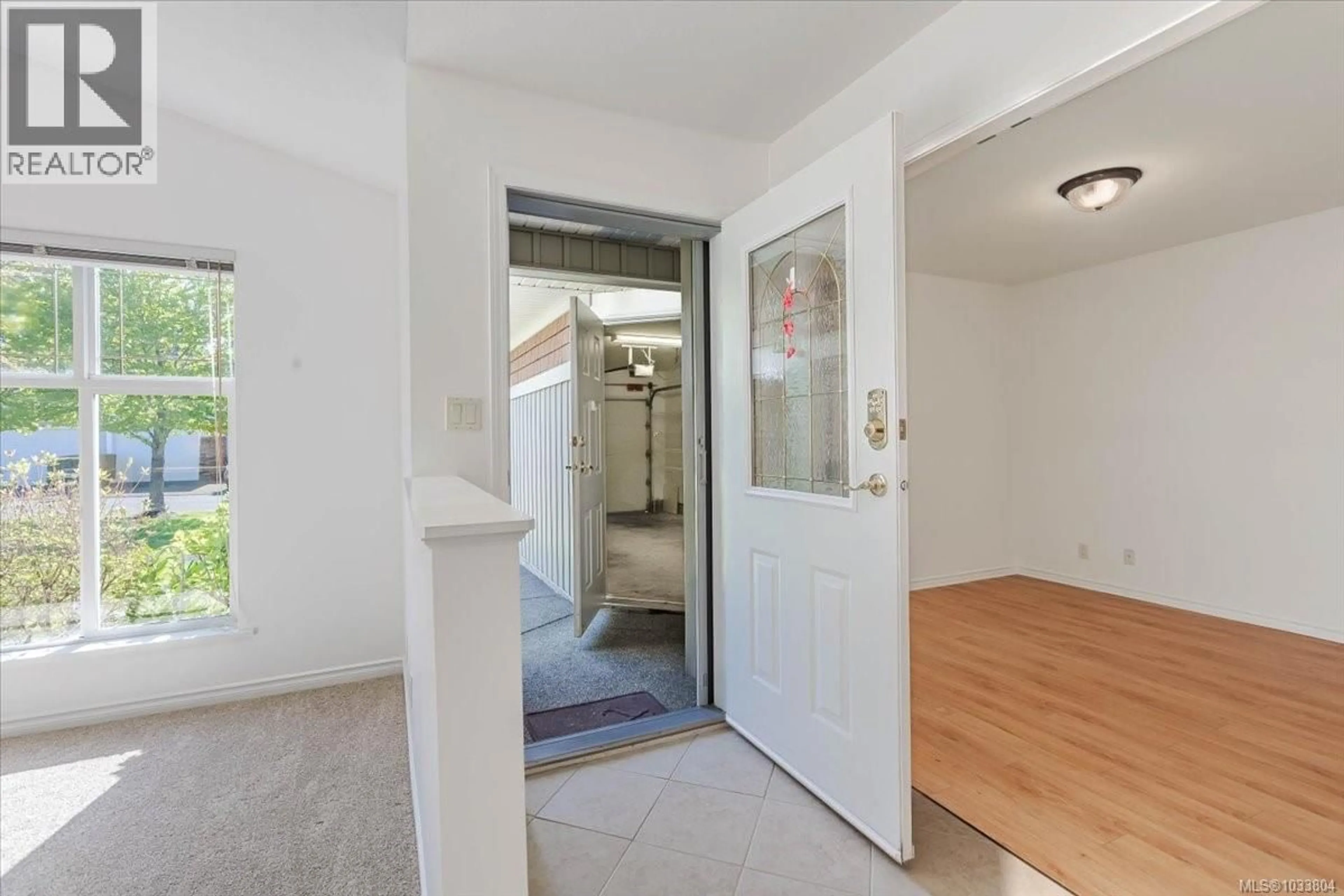 Indoor entryway for 114 - 1919 ST. ANDREWS PLACE, Courtenay British Columbia V9N9J4