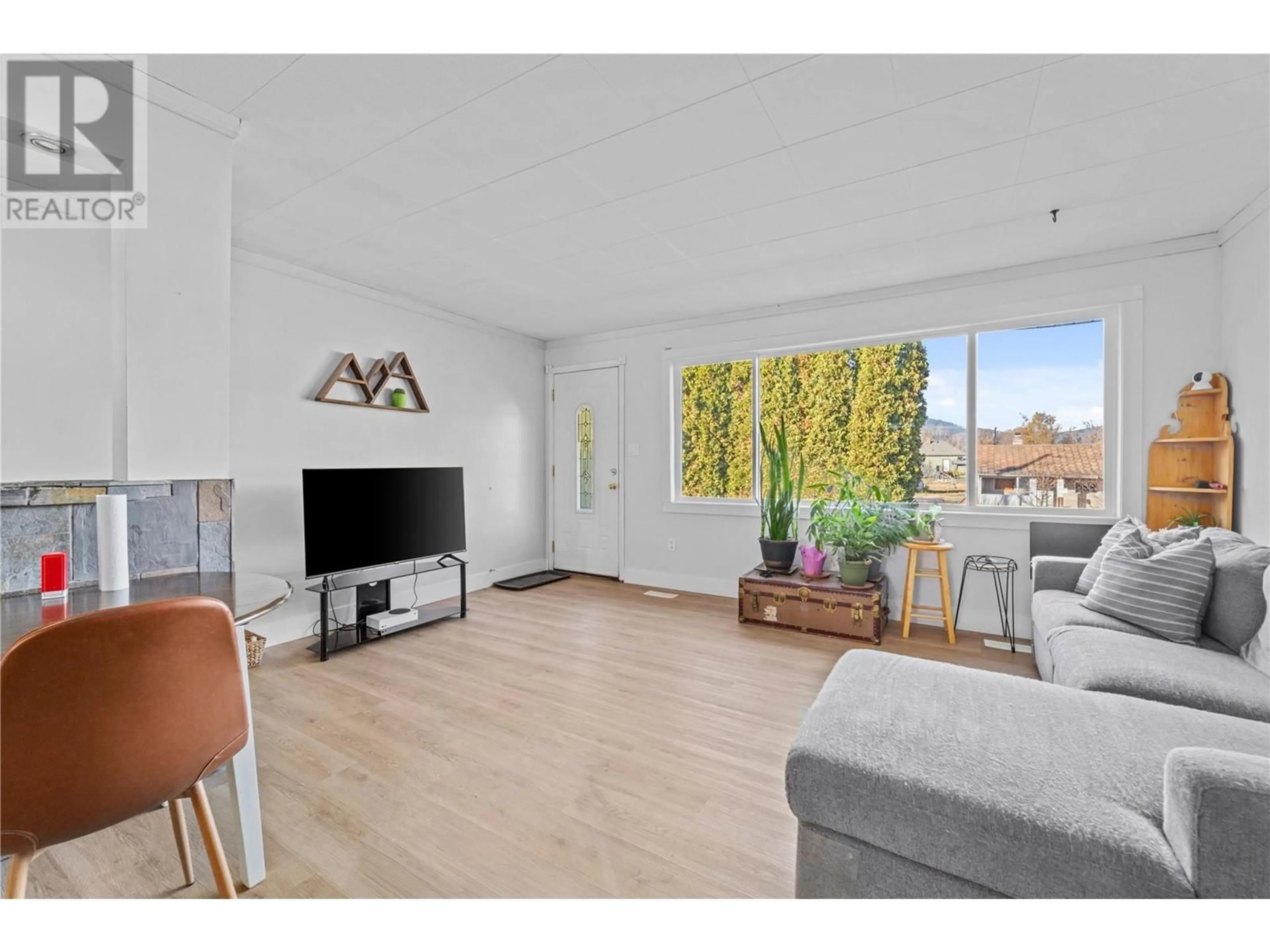 Living room with furniture, unknown for 1326 PARCEL STREET, Merritt British Columbia V1K1B8