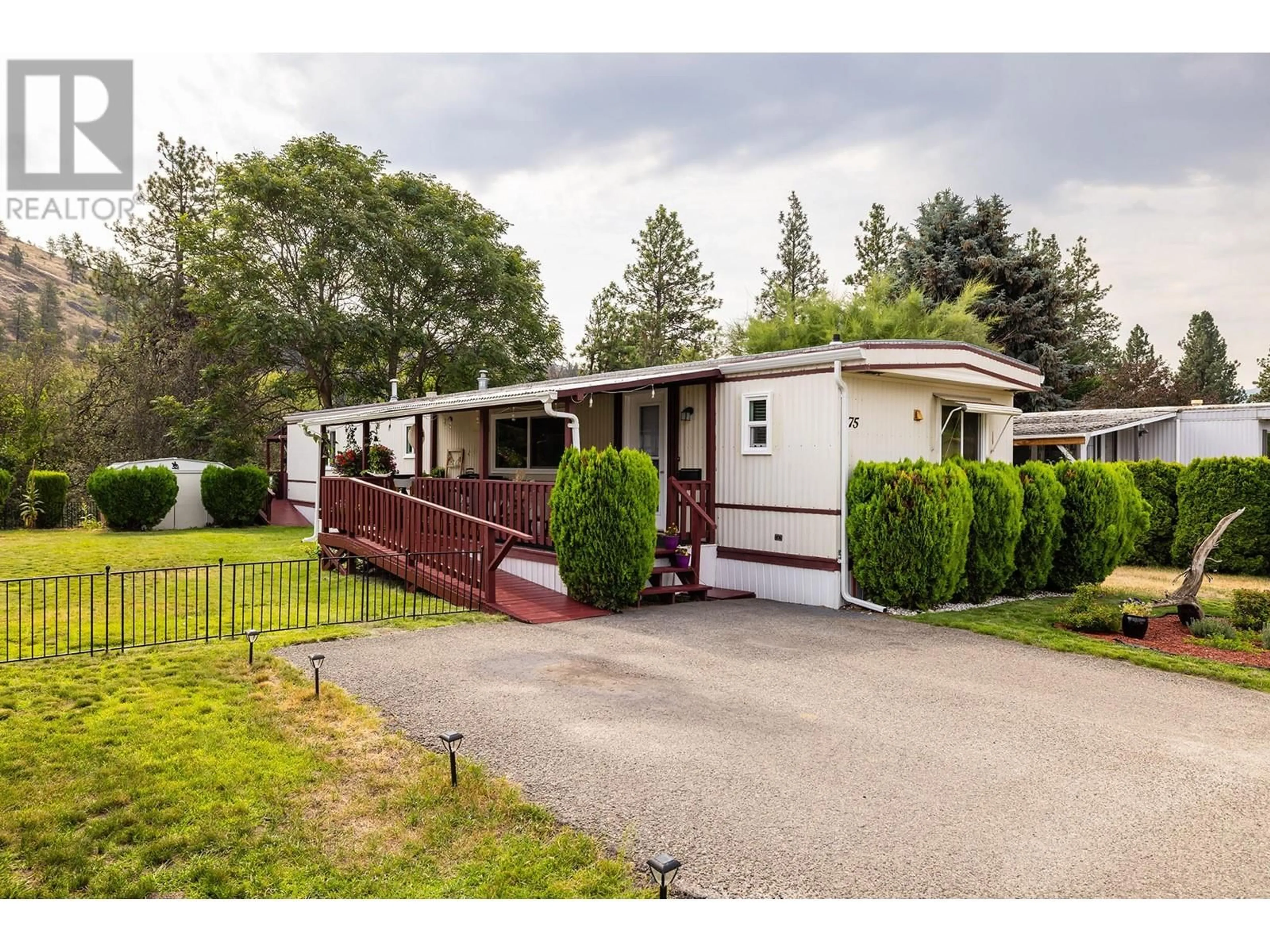 Home with vinyl exterior material, street for 75 - 1929 HIGHWAY 97 SOUTH OTHER SOUTH, West Kelowna British Columbia V1Z2Z1