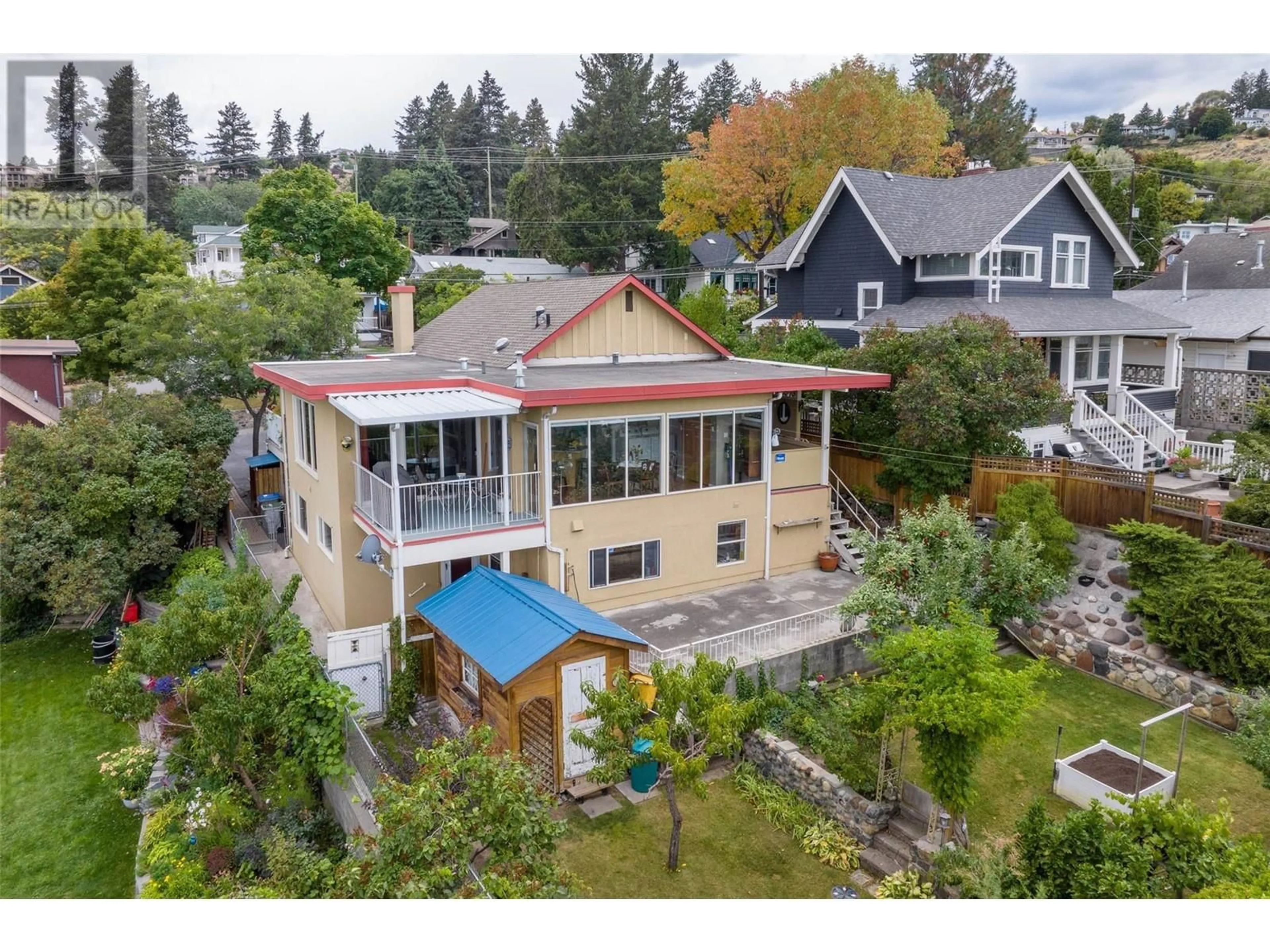 A pic from outside/outdoor area/front of a property/back of a property/a pic from drone, unknown for 112 St Paul Street W, Kamloops British Columbia V2C1G1