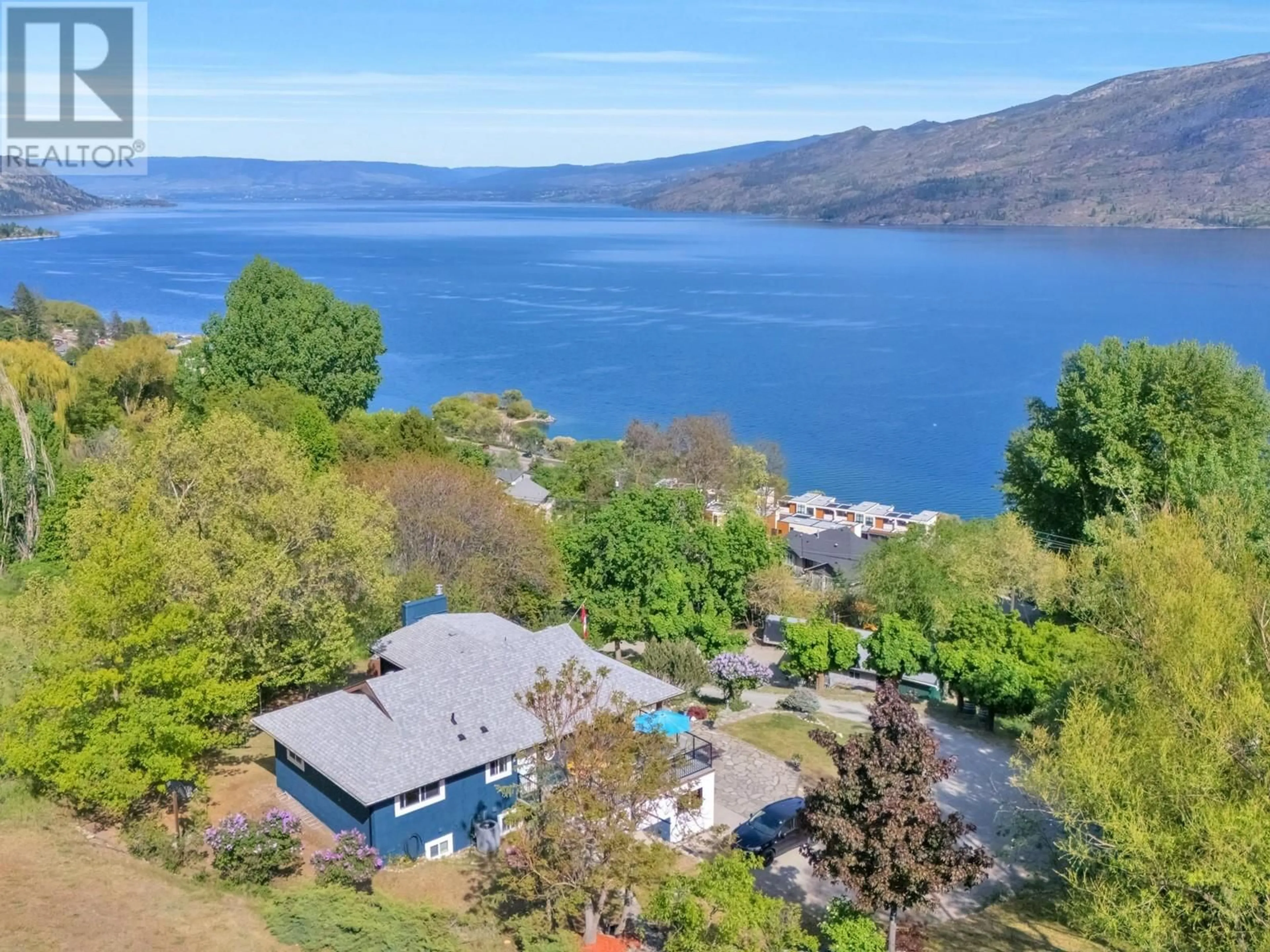 A pic from outside/outdoor area/front of a property/back of a property/a pic from drone, water/lake/river/ocean view for 6090 SOMERSET AVENUE, Peachland British Columbia V0H1X4