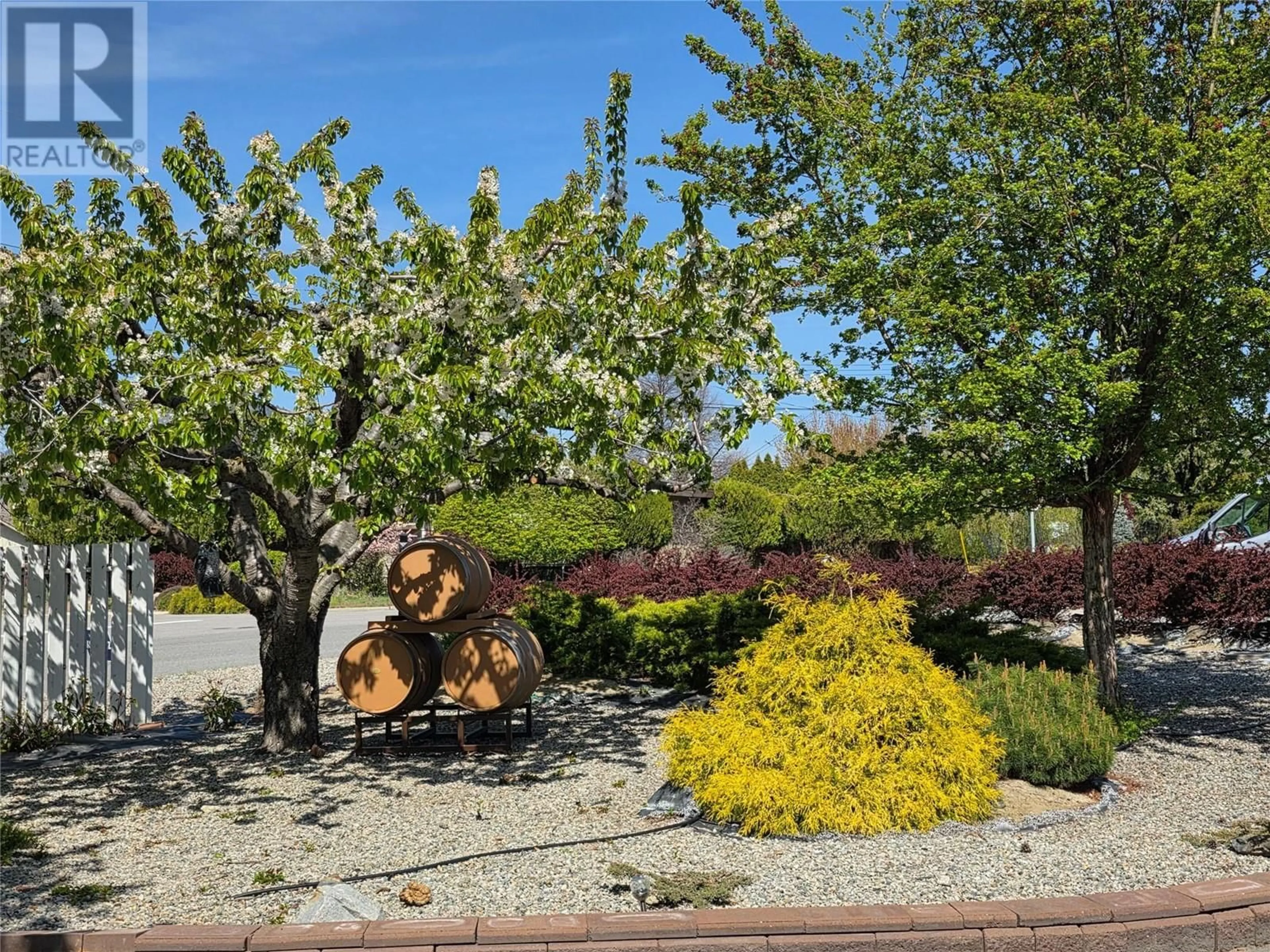 Unknown for 902 BARRINGTON AVENUE, Penticton British Columbia V2A1S3
