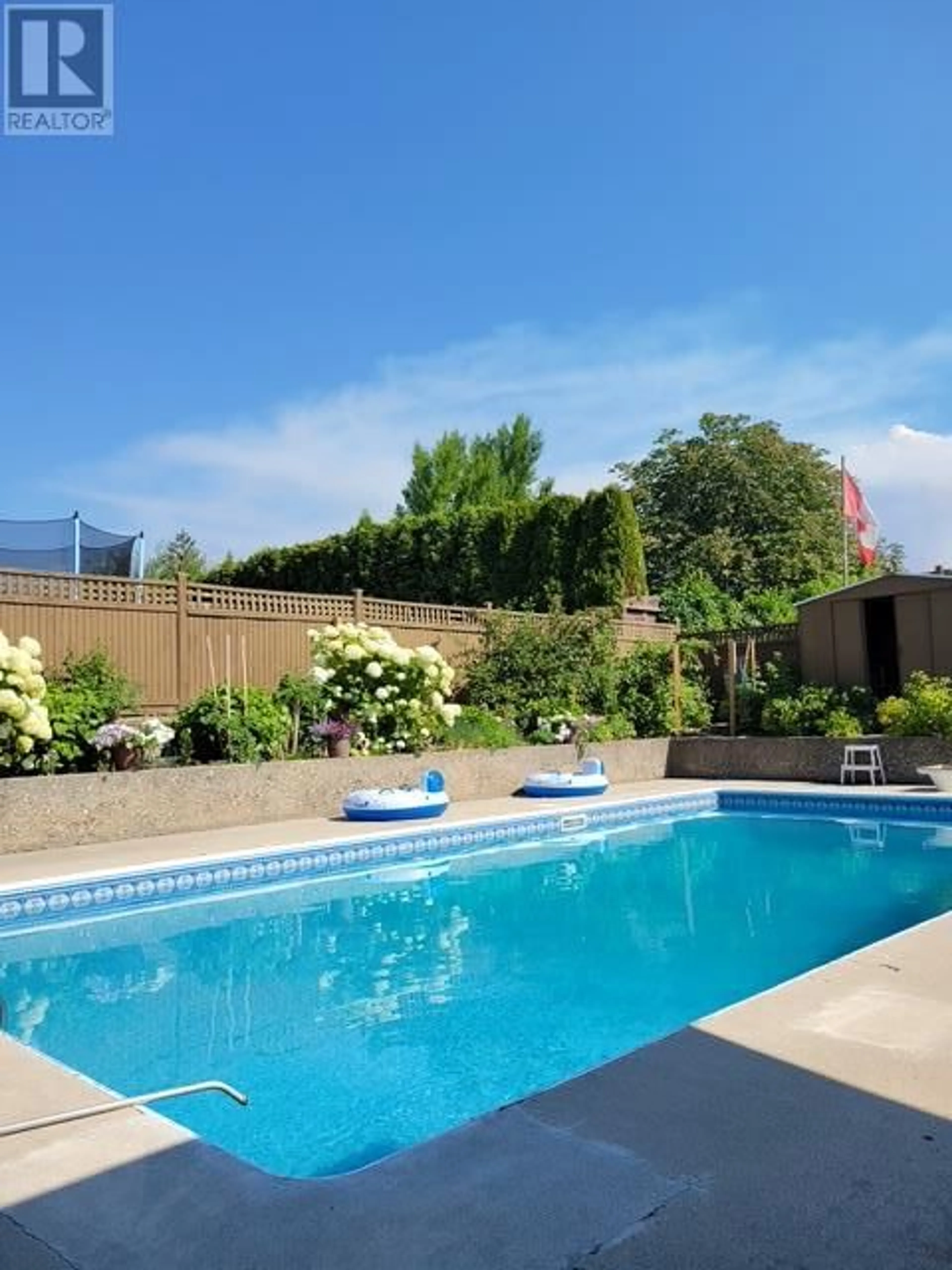 Pool for 902 Barrington Avenue, Penticton British Columbia V2A1S3