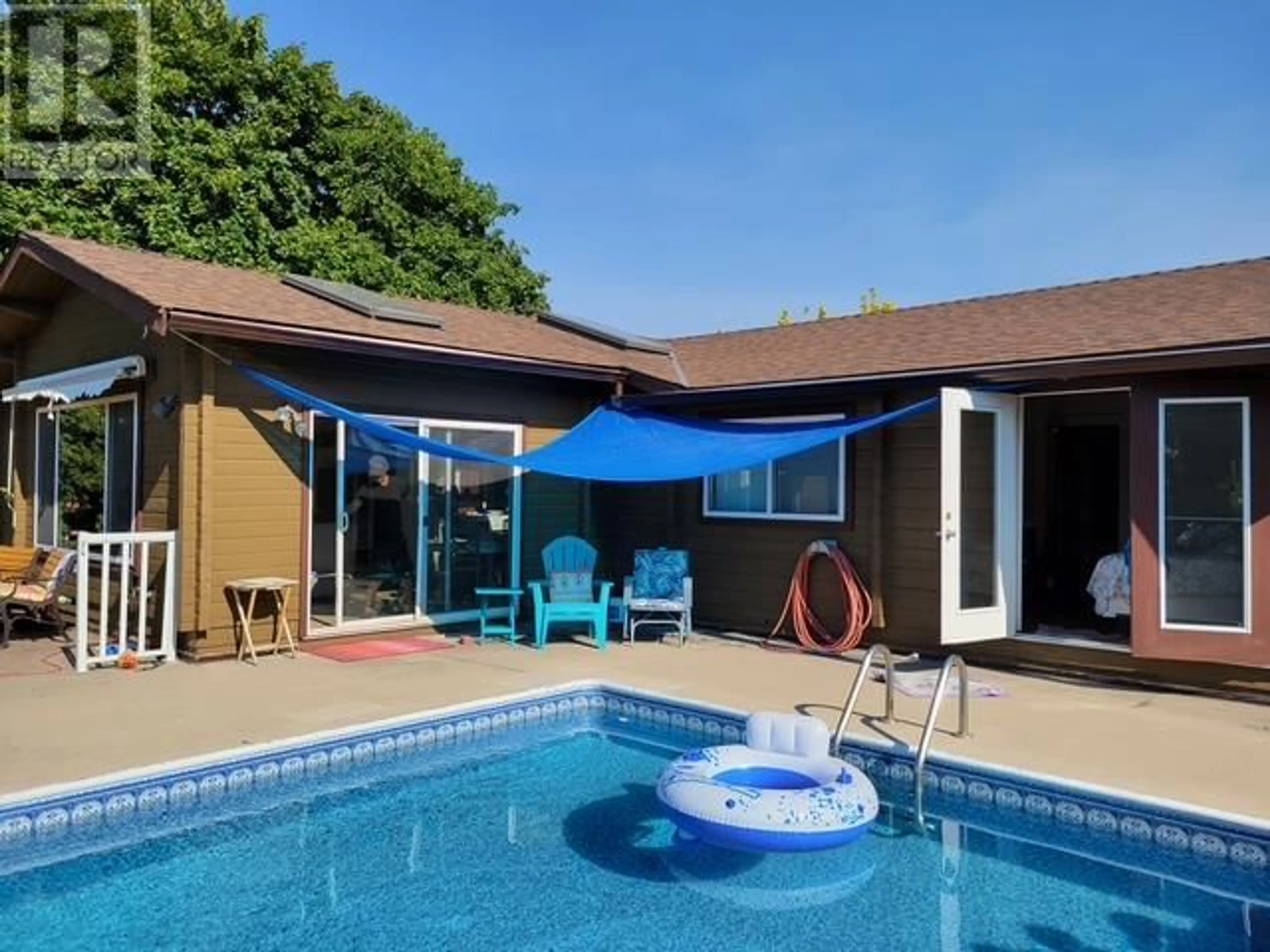 Pool for 902 Barrington Avenue, Penticton British Columbia V2A1S3