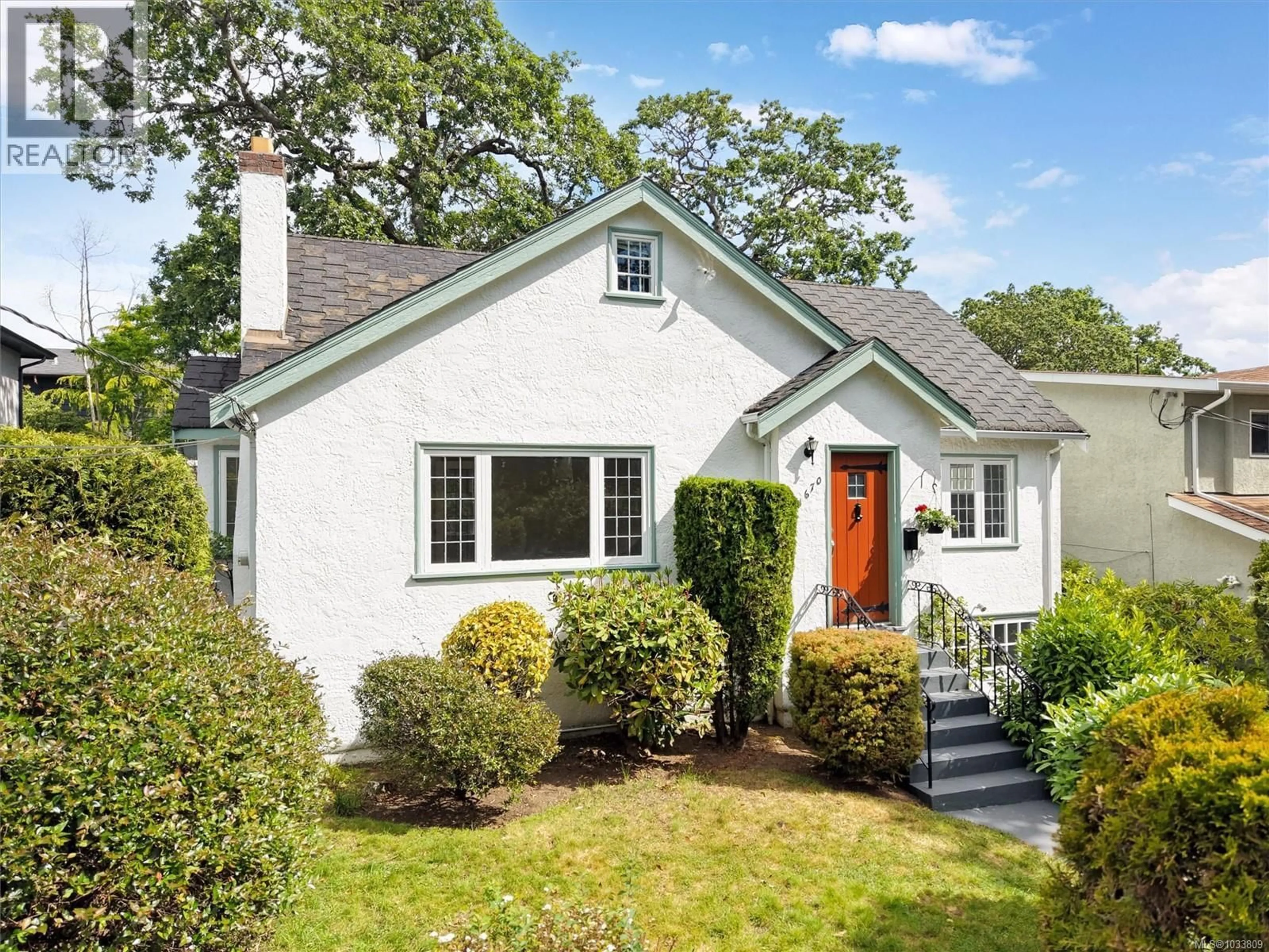 Home with vinyl exterior material, street for 1670 KISBER AVENUE, Saanich British Columbia V8P2W6