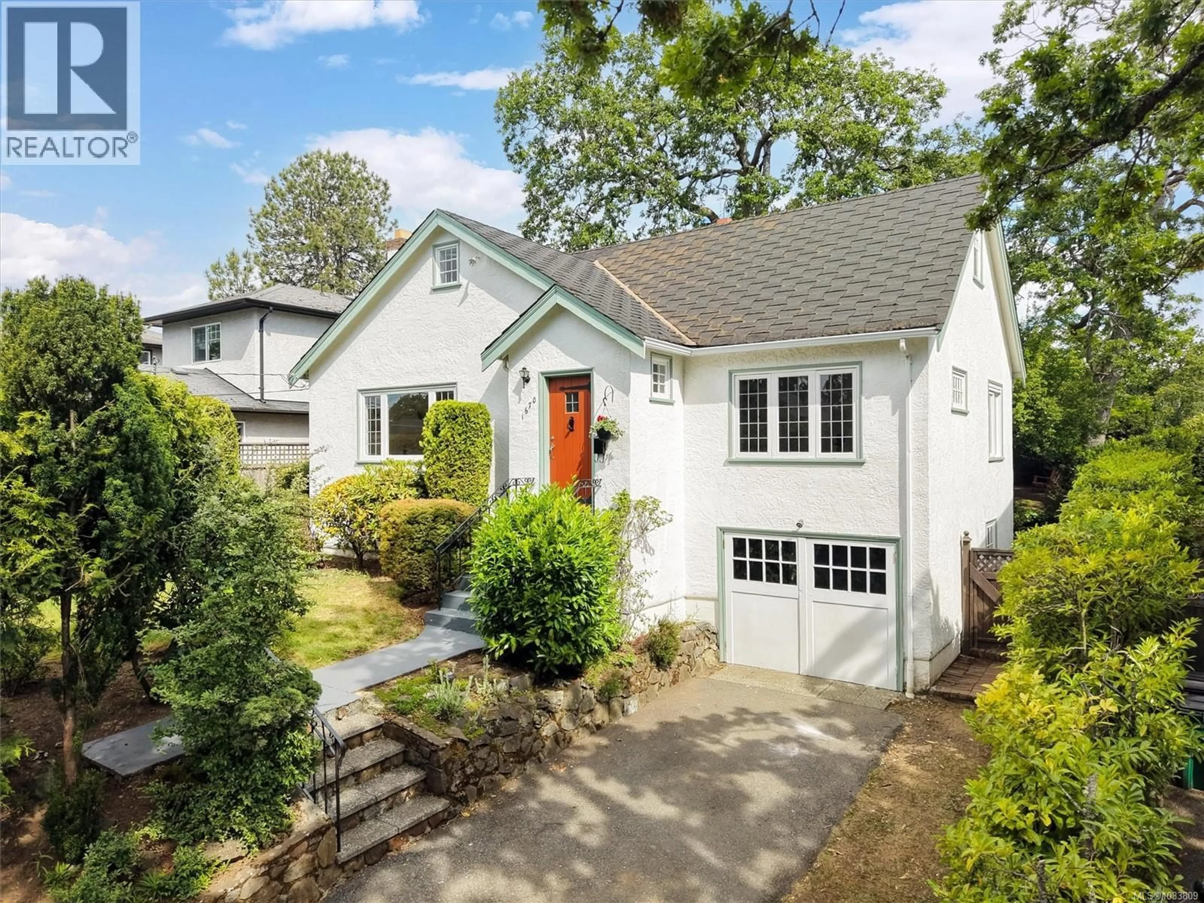 Home with vinyl exterior material, street for 1670 KISBER AVENUE, Saanich British Columbia V8P2W6