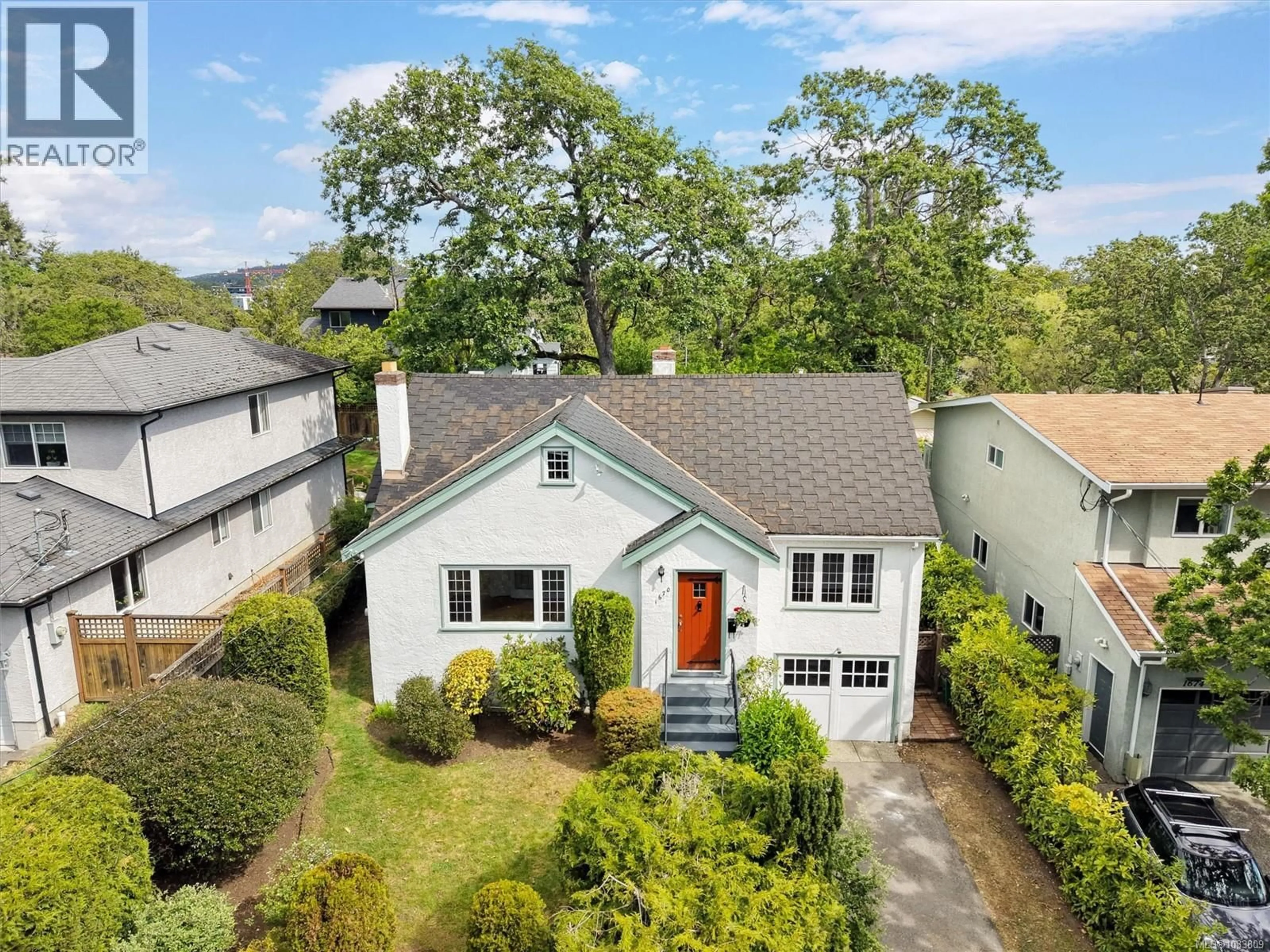 A pic from outside/outdoor area/front of a property/back of a property/a pic from drone, street for 1670 KISBER AVENUE, Saanich British Columbia V8P2W6