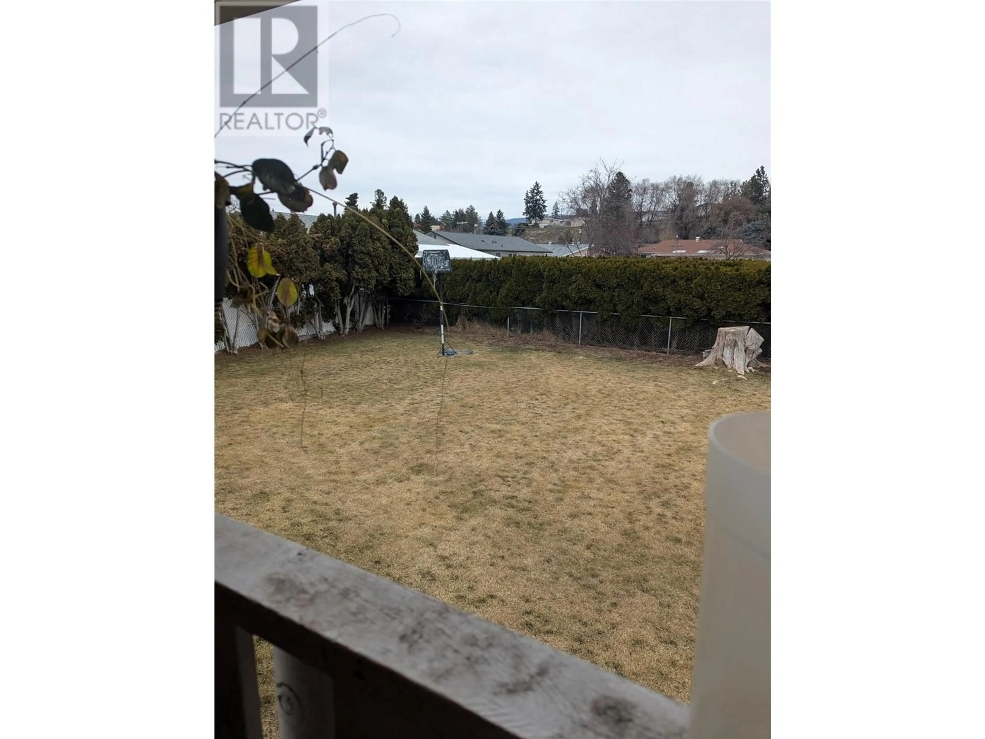 A pic from outside/outdoor area/front of a property/back of a property/a pic from drone, water/lake/river/ocean view for 395 PERTH ROAD, Kelowna British Columbia V1X3R5