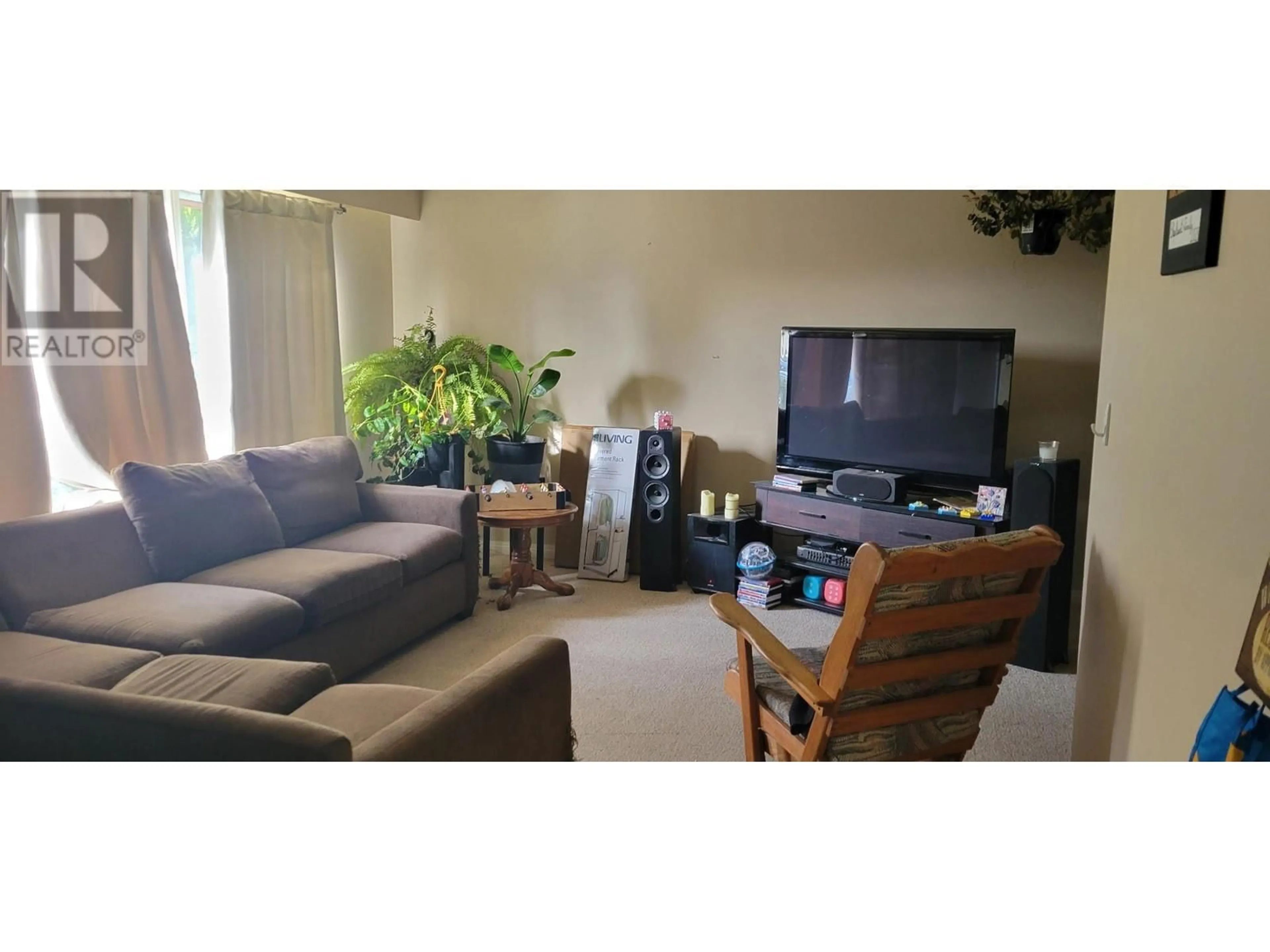 Living room with furniture, unknown for 395 PERTH ROAD, Kelowna British Columbia V1X3R5