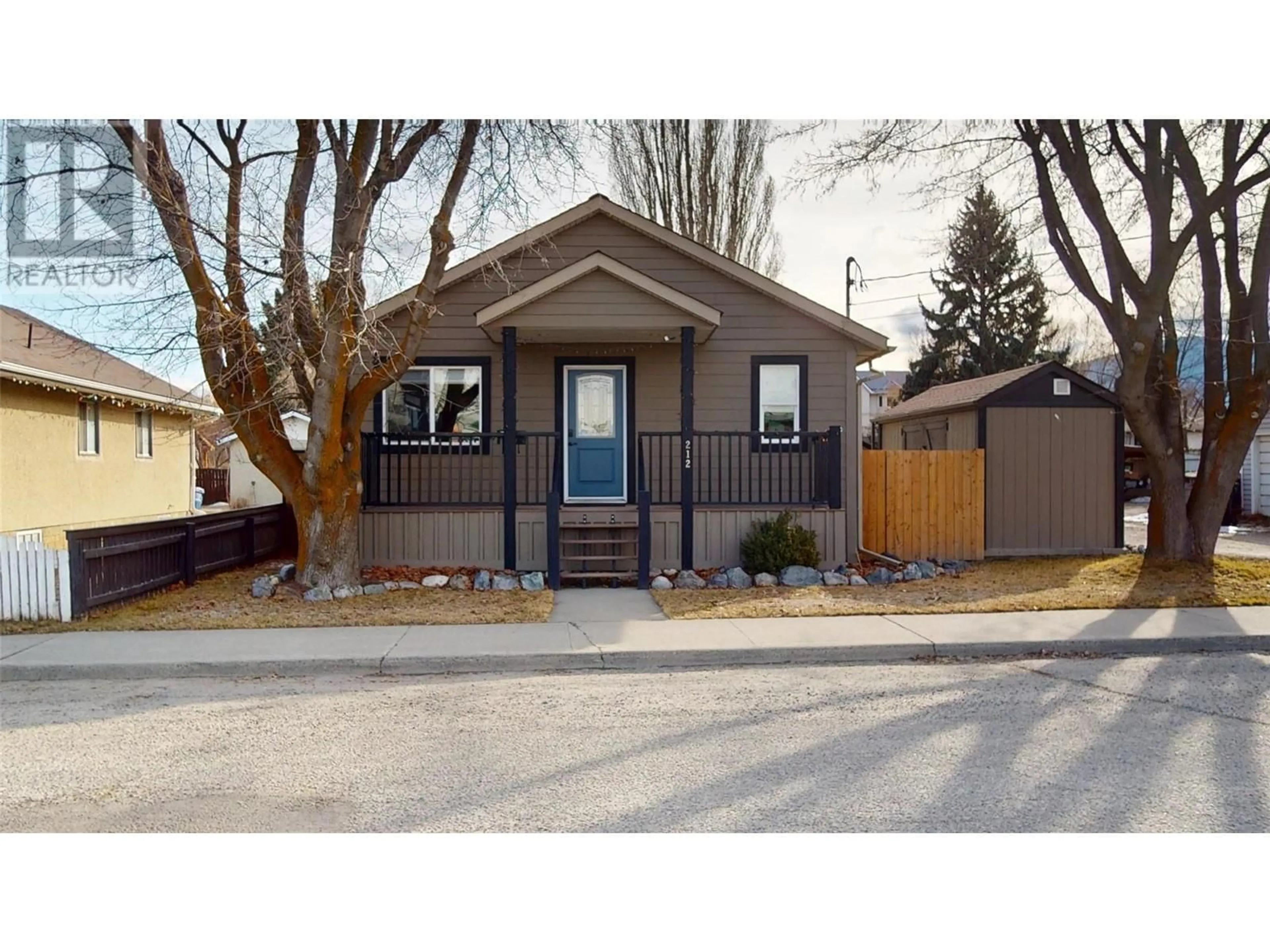 Home with vinyl exterior material, street for 212 16TH AVENUE NORTH, Cranbrook British Columbia V1C3W5