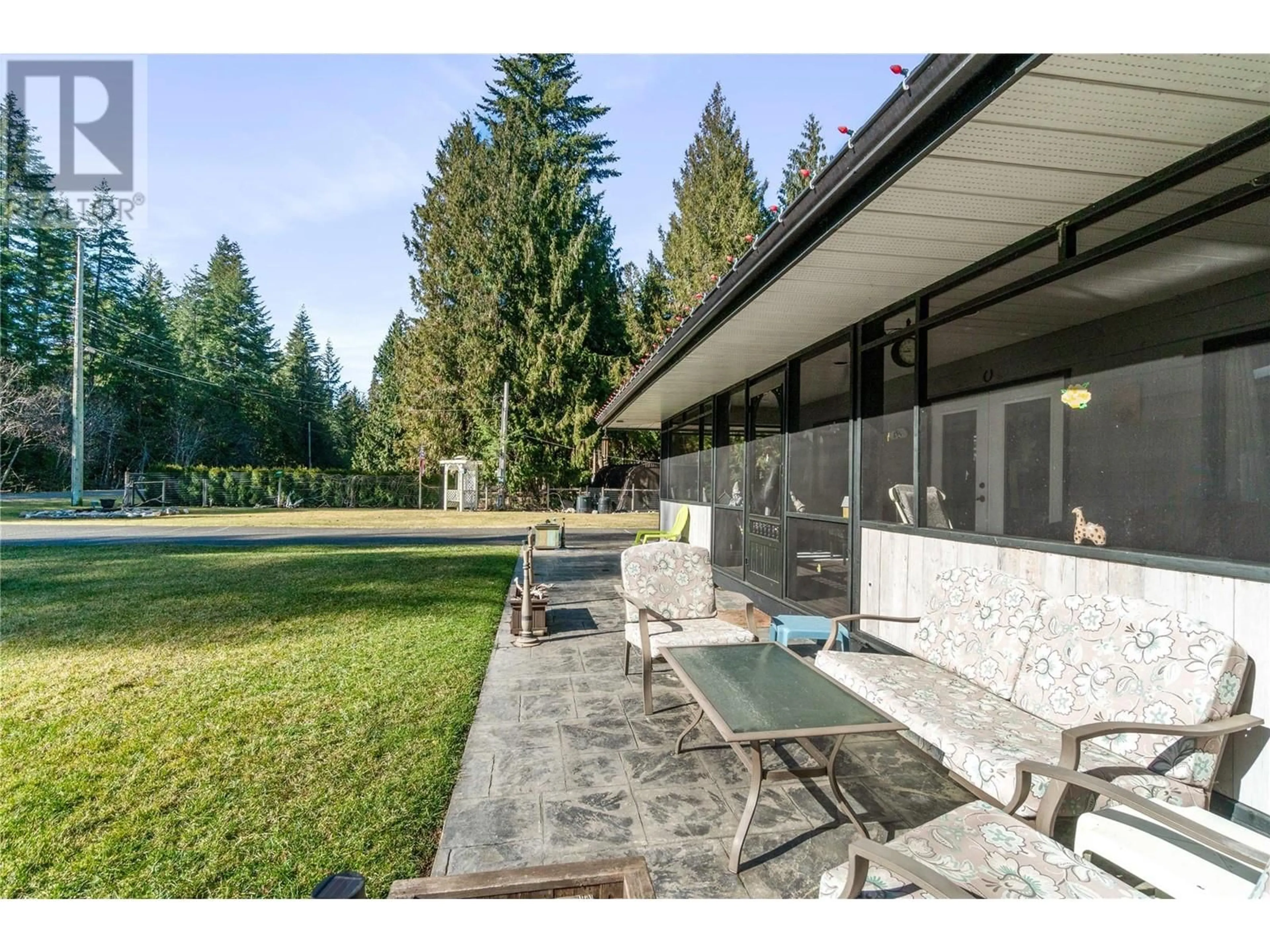 Patio, unknown for 4061 SANTA ROAD, Scotch Creek British Columbia V0E1M5