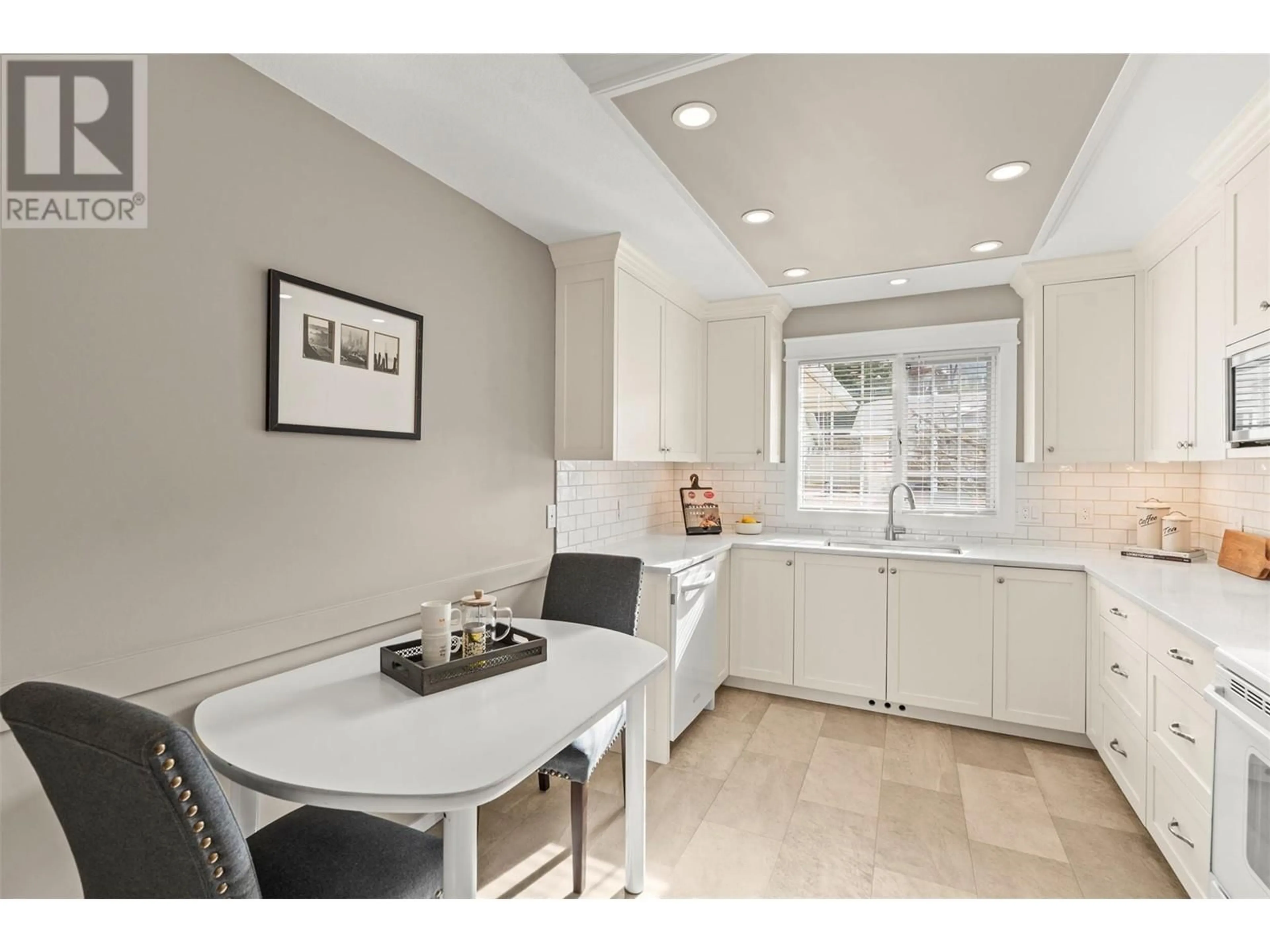 Open concept kitchen, ceramic/tile floor for 5 - 1038 11 AVENUE, Vernon British Columbia V1B2R5
