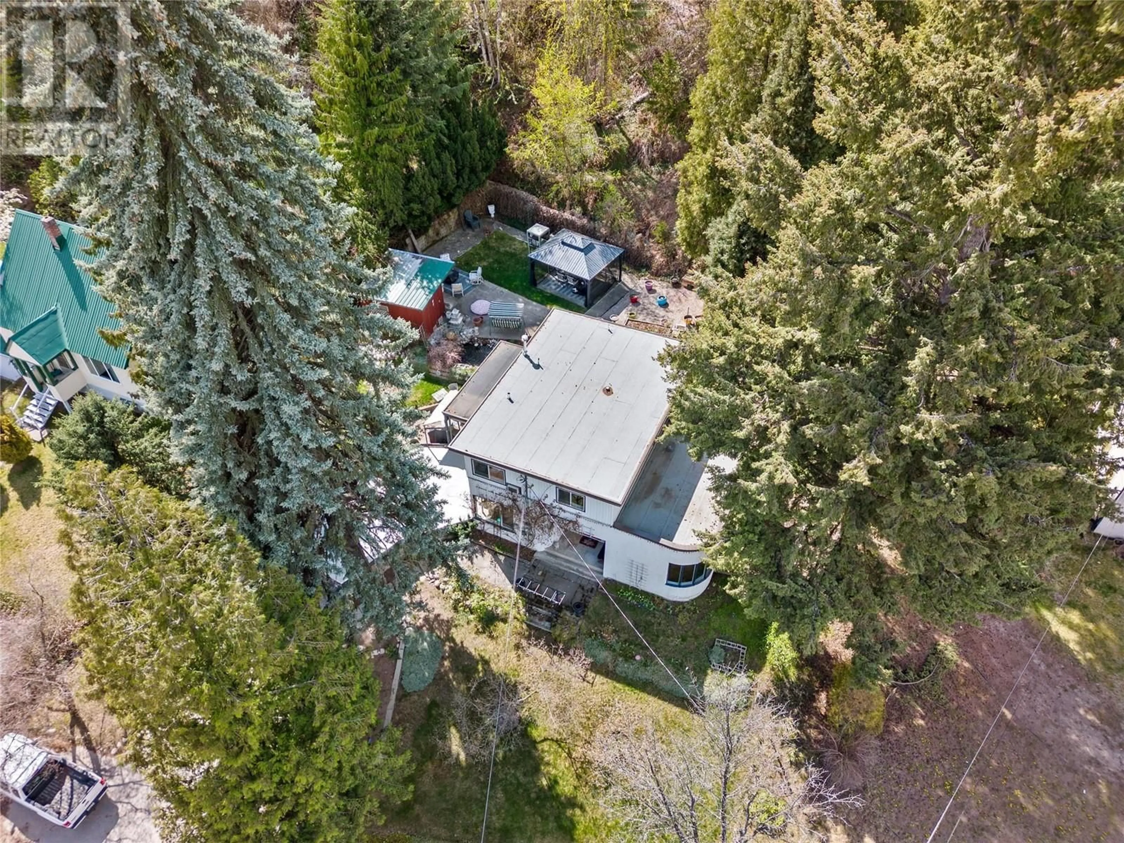 A pic from outside/outdoor area/front of a property/back of a property/a pic from drone, forest/trees view for 2612 COLUMBIA Avenue, Castlegar British Columbia V1N3K1