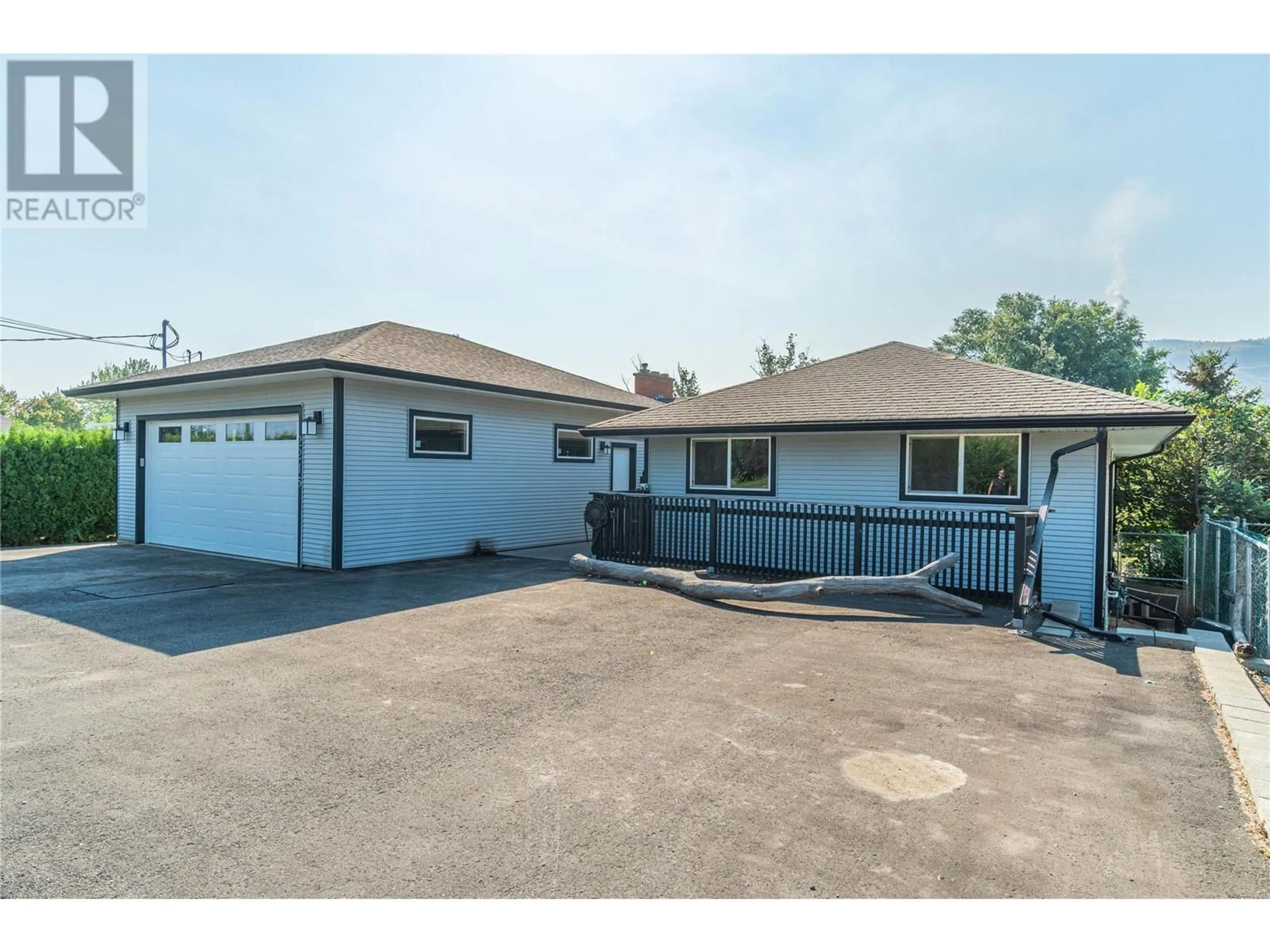 A pic from outside/outdoor area/front of a property/back of a property/a pic from drone, street for 2215 BARBARA Avenue, Kamloops British Columbia V2H1T7