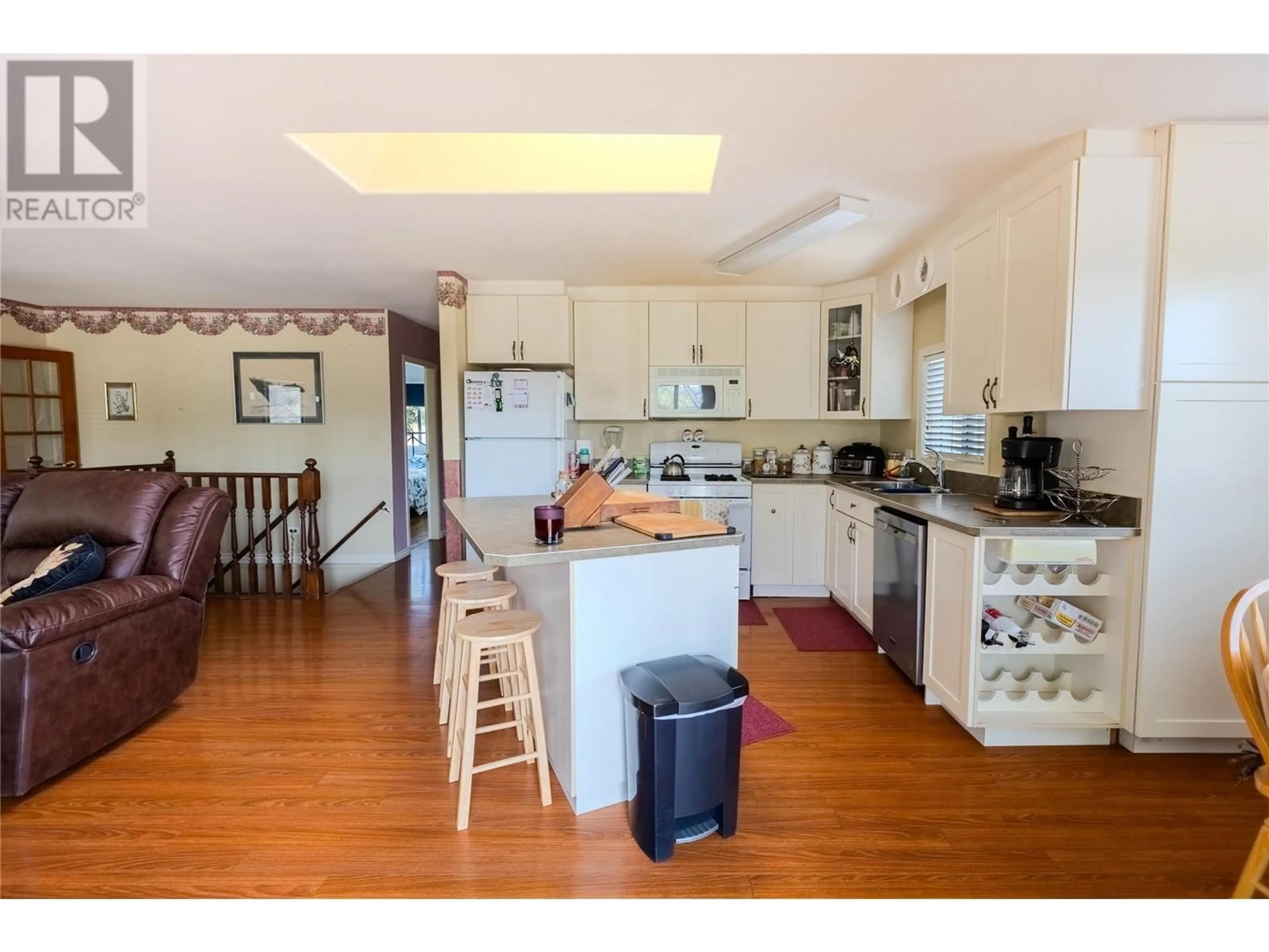 Open concept kitchen, unknown for 265 NELSON AVENUE, Kamloops British Columbia V2B1M4