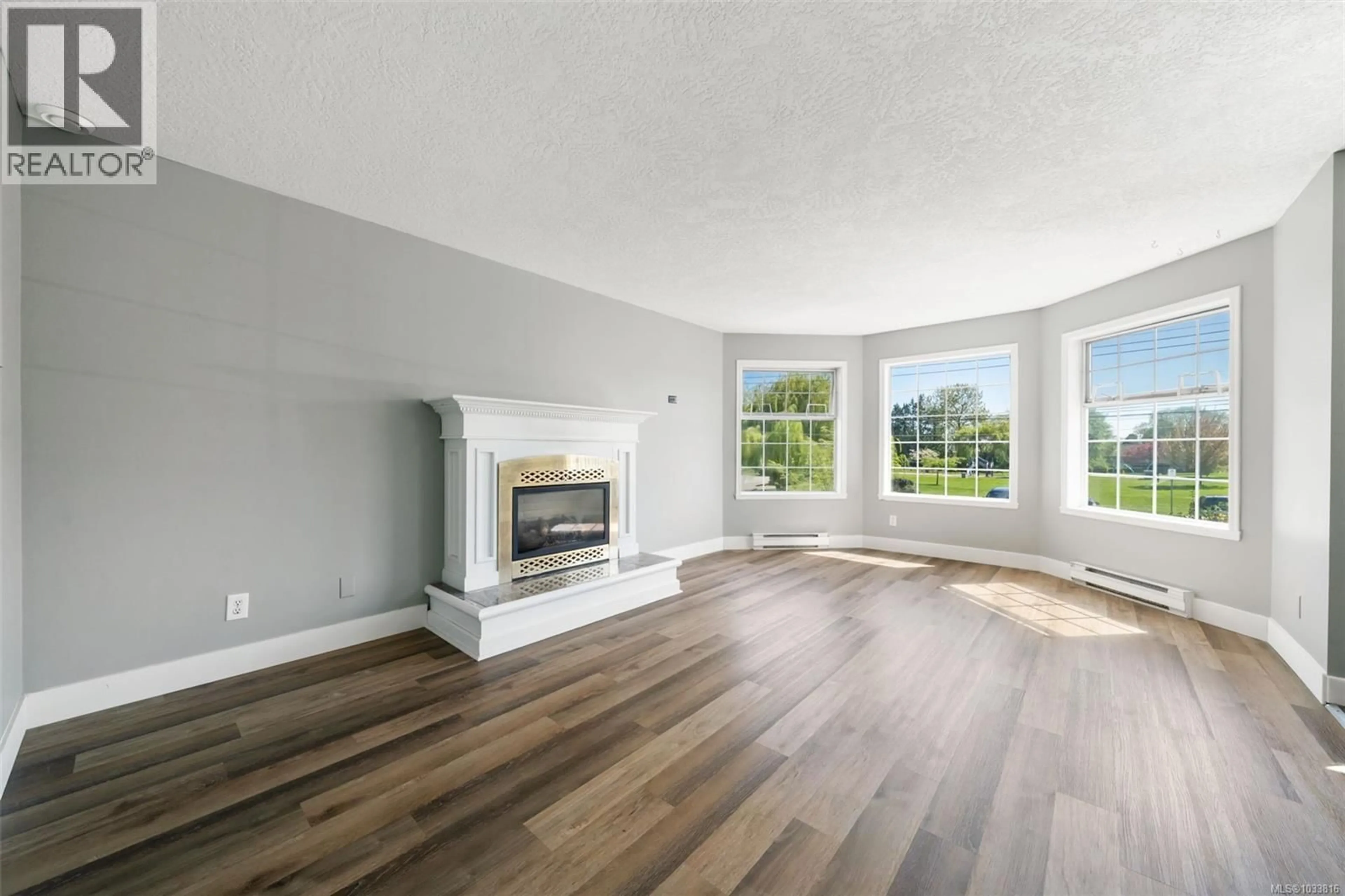 Living room with furniture, wood/laminate floor for 2344 OCEAN AVENUE, Sidney British Columbia V8L4V9