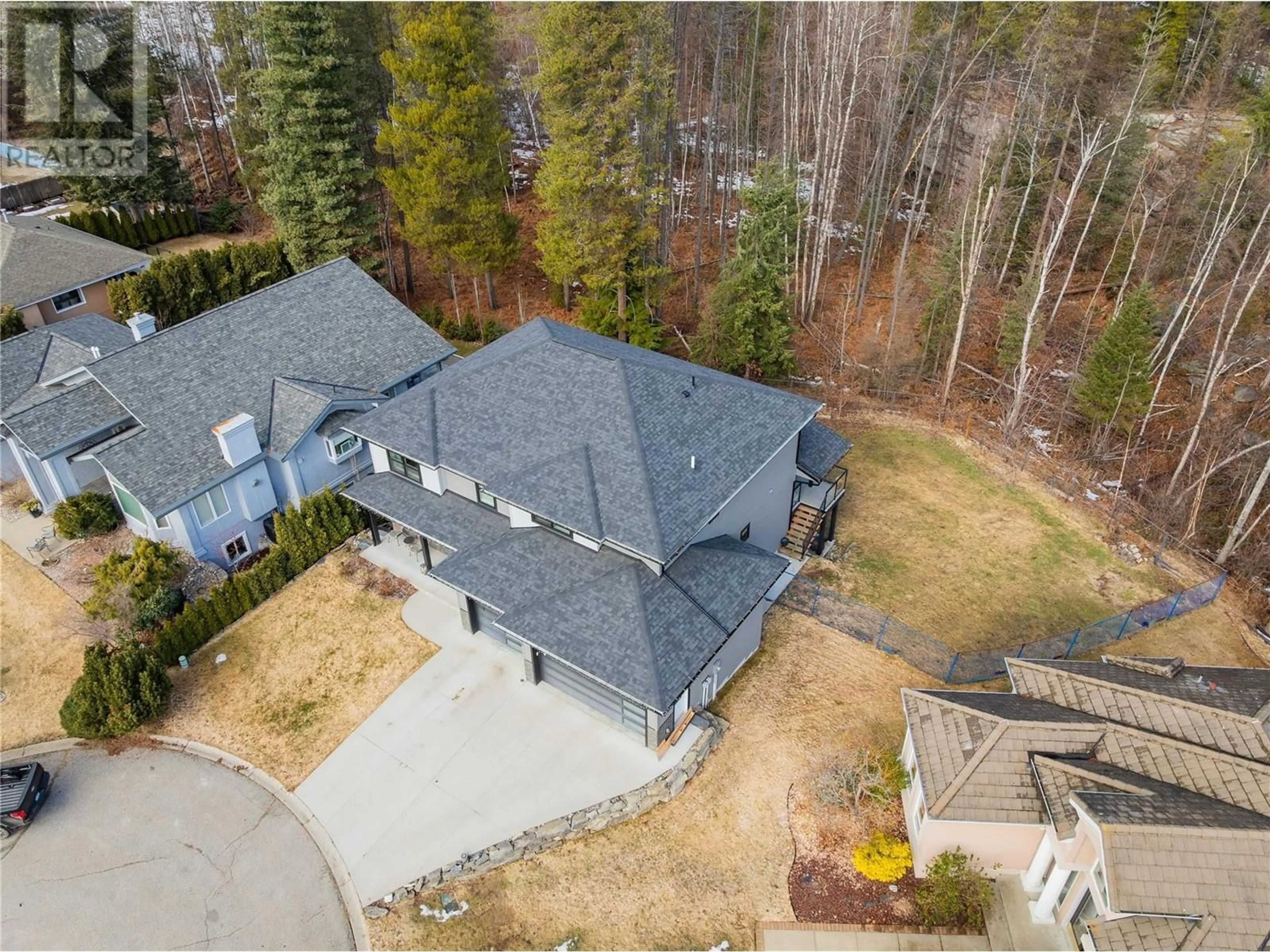 A pic from outside/outdoor area/front of a property/back of a property/a pic from drone, street for 3355 SOUTHRIDGE Drive, Castlegar British Columbia V1N4G1