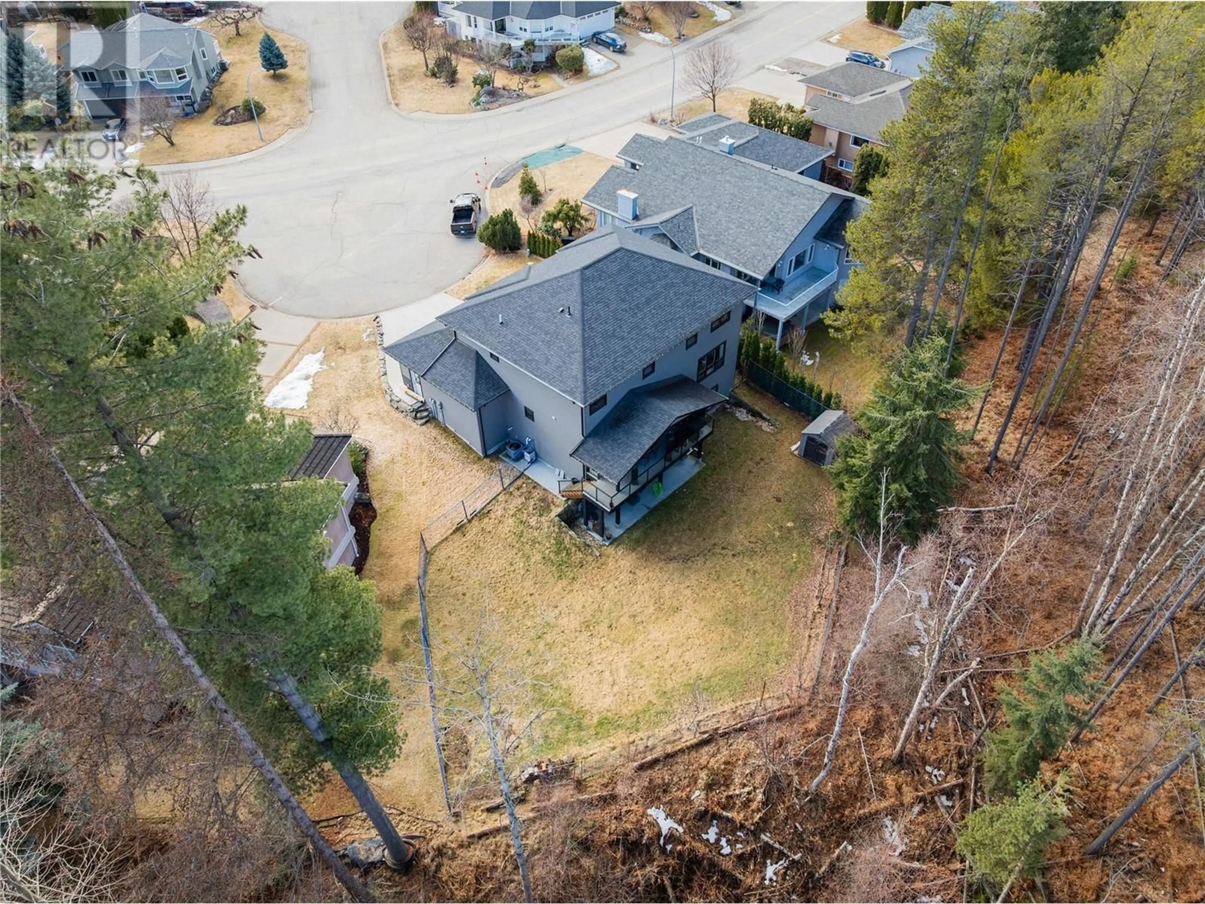 A pic from outside/outdoor area/front of a property/back of a property/a pic from drone, unknown for 3355 SOUTHRIDGE Drive, Castlegar British Columbia V1N4G1