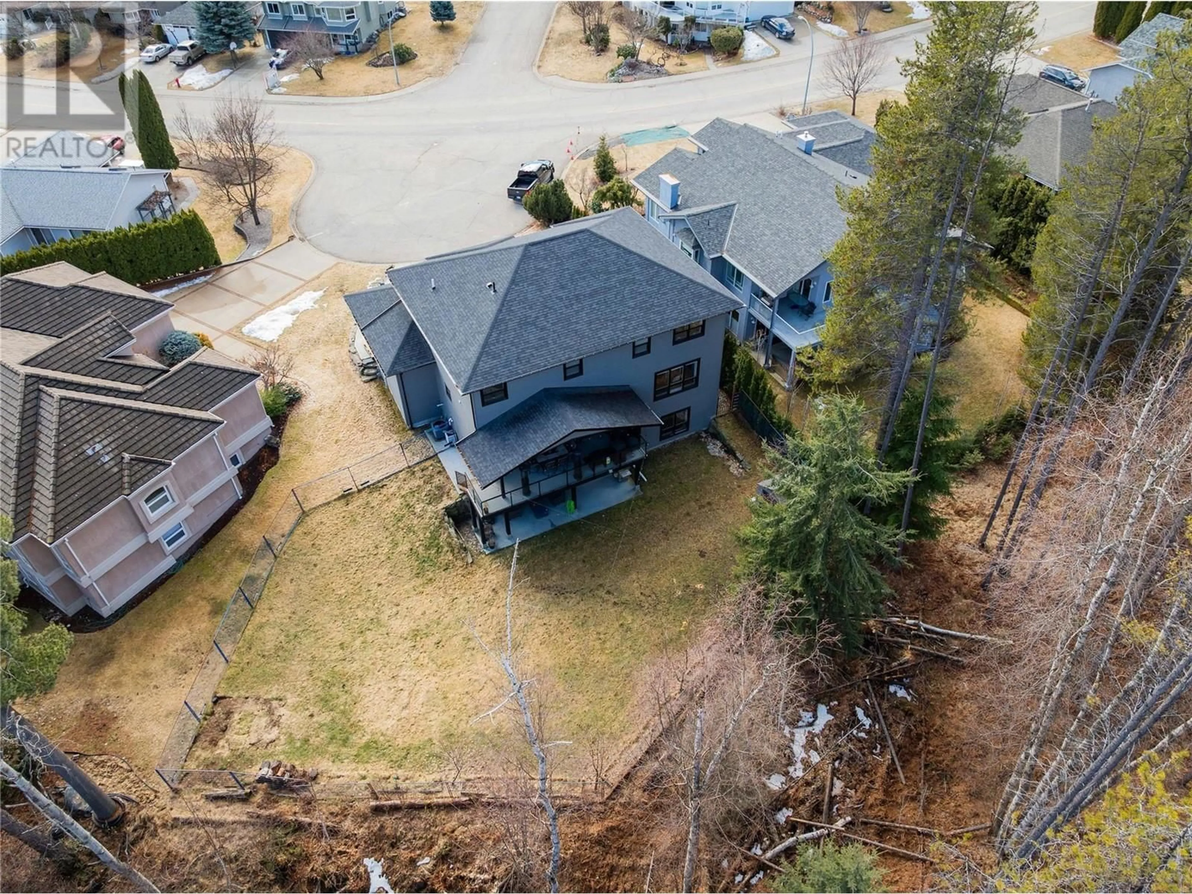 A pic from outside/outdoor area/front of a property/back of a property/a pic from drone, mountain view for 3355 SOUTHRIDGE Drive, Castlegar British Columbia V1N4G1