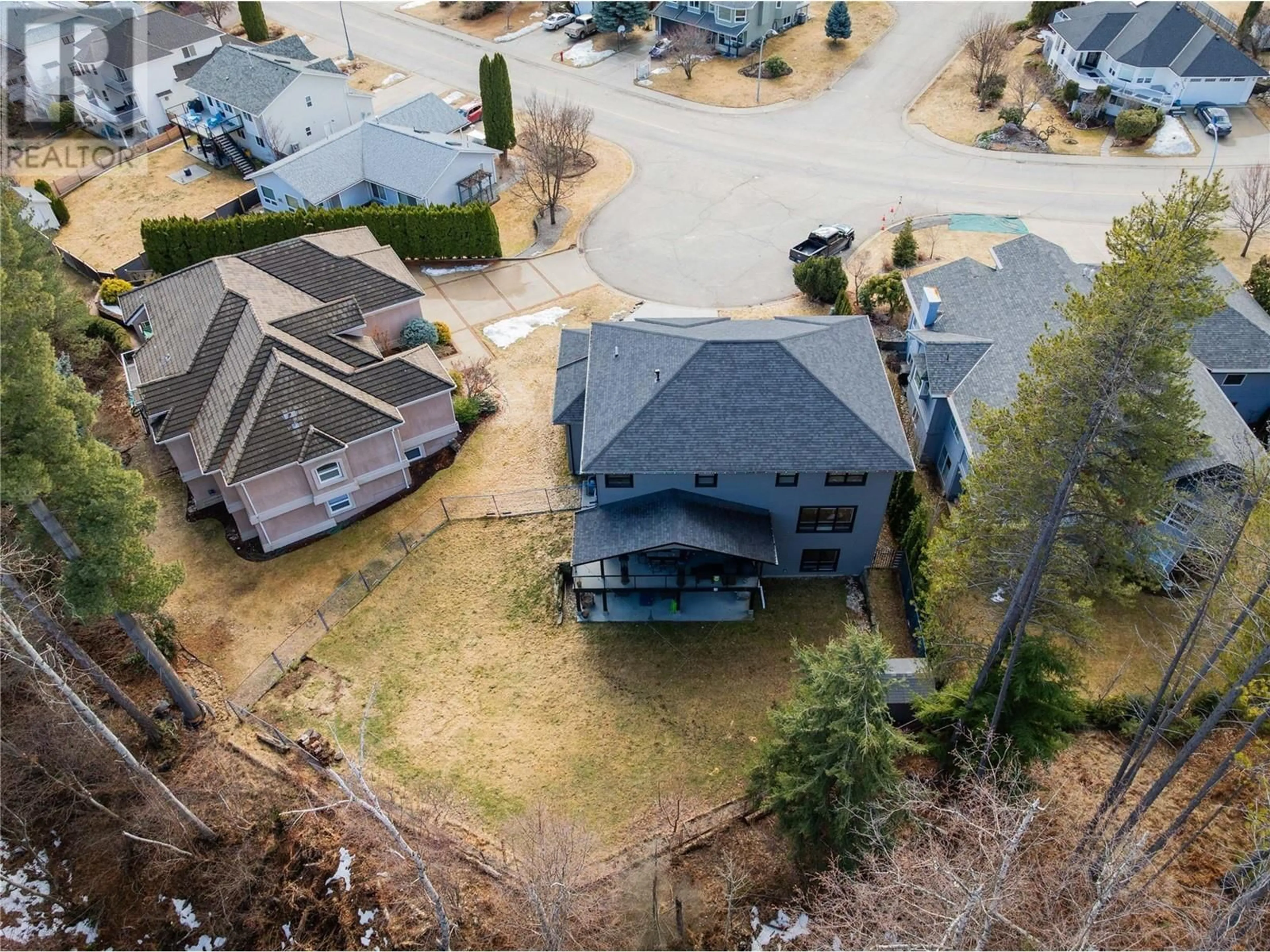 A pic from outside/outdoor area/front of a property/back of a property/a pic from drone, street for 3355 SOUTHRIDGE Drive, Castlegar British Columbia V1N4G1