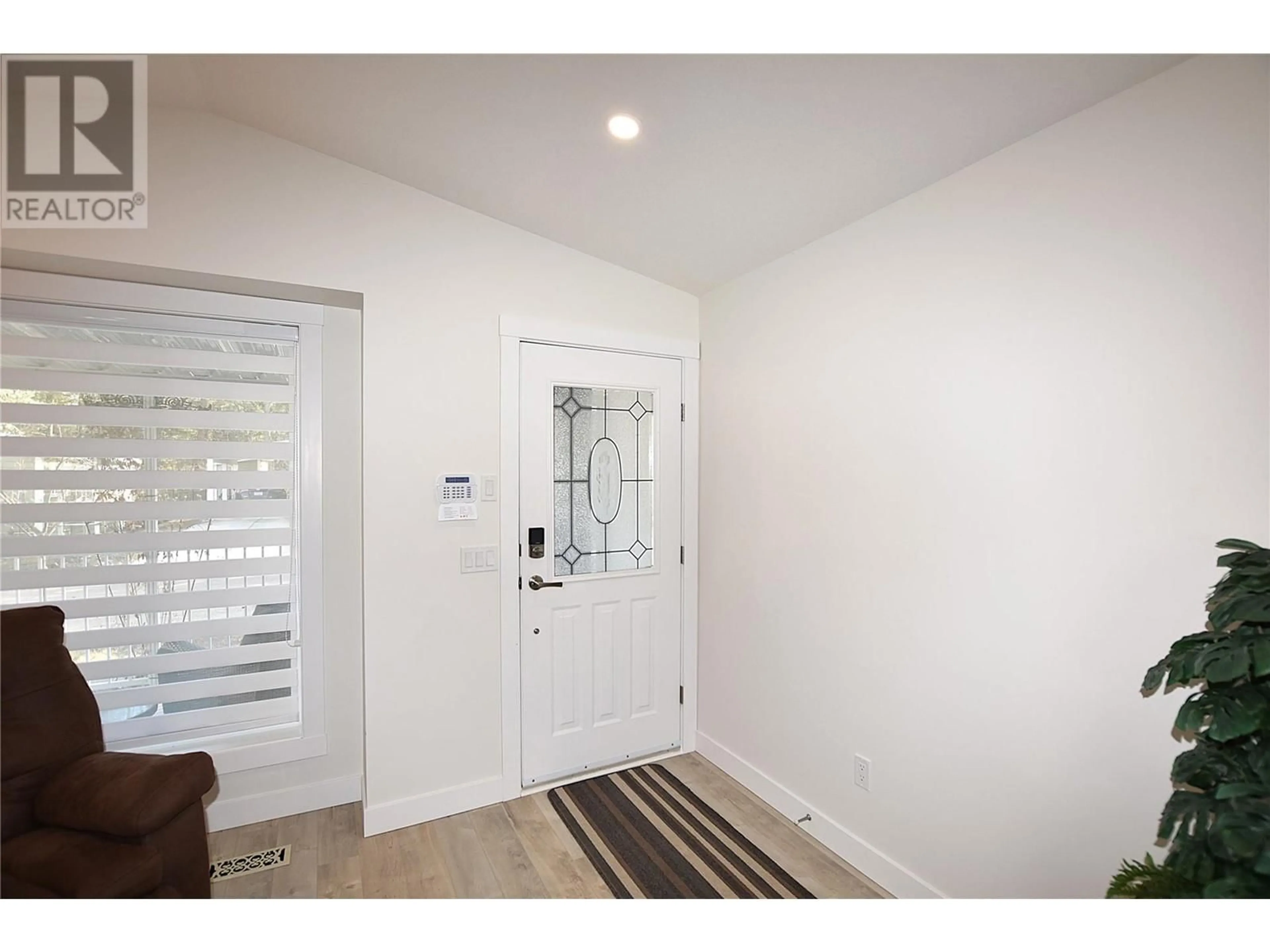 Indoor entryway for 233 234 FALCON AVENUE, Vernon British Columbia V1H2A1
